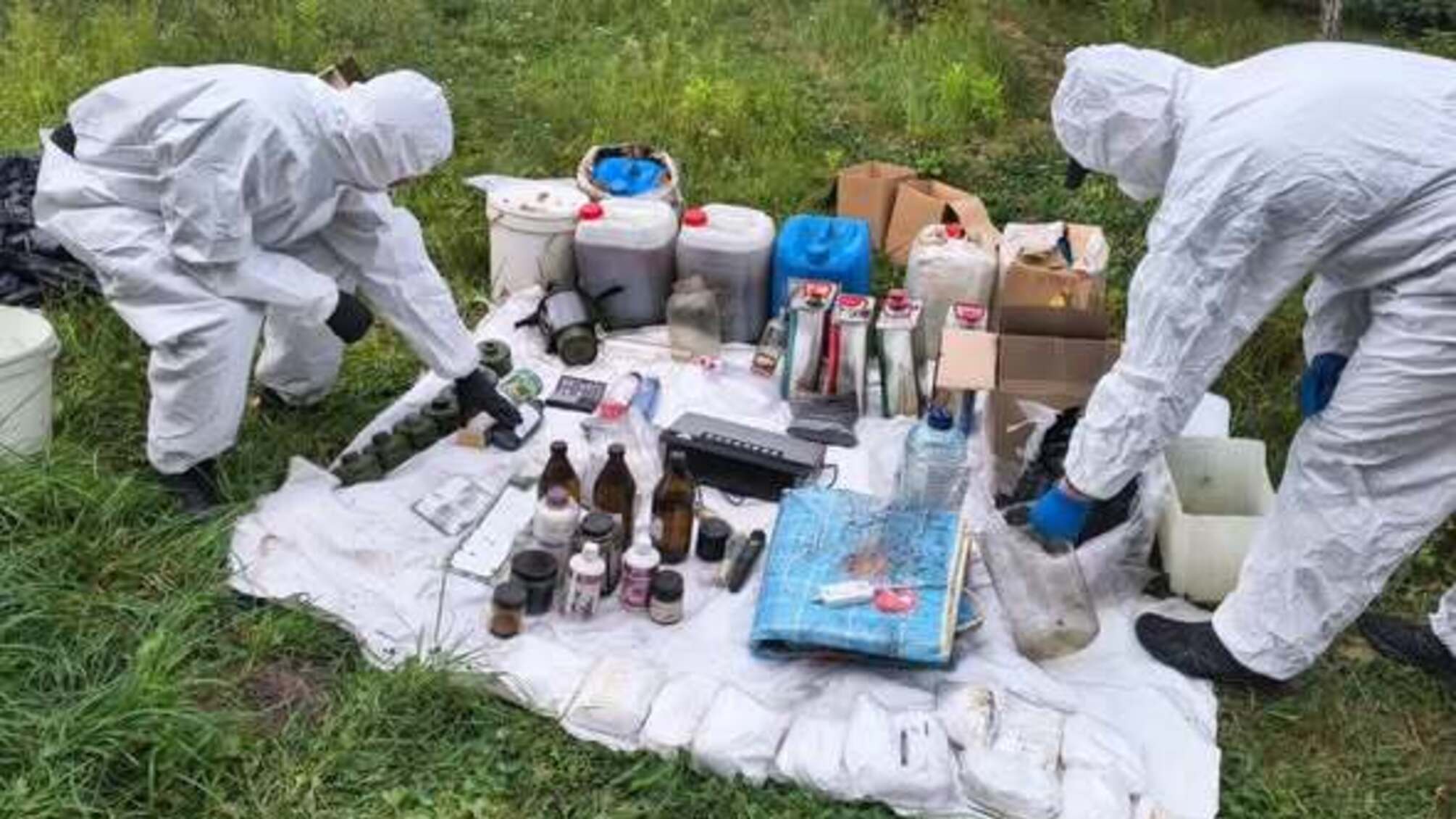 Понад 20 кг наркотиків щомісяця: в Україні викрили масштабне виробництво метадону й амфетаміну