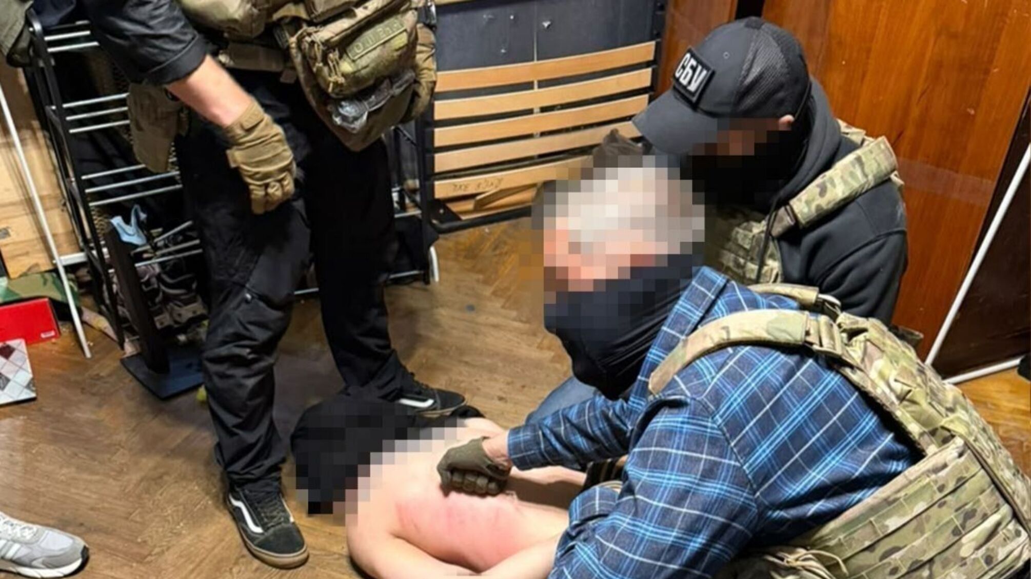 Близько 10 кг вибухівки та боєприпаси: у Києві затримали адміністратора екстремістського Telegram-каналу