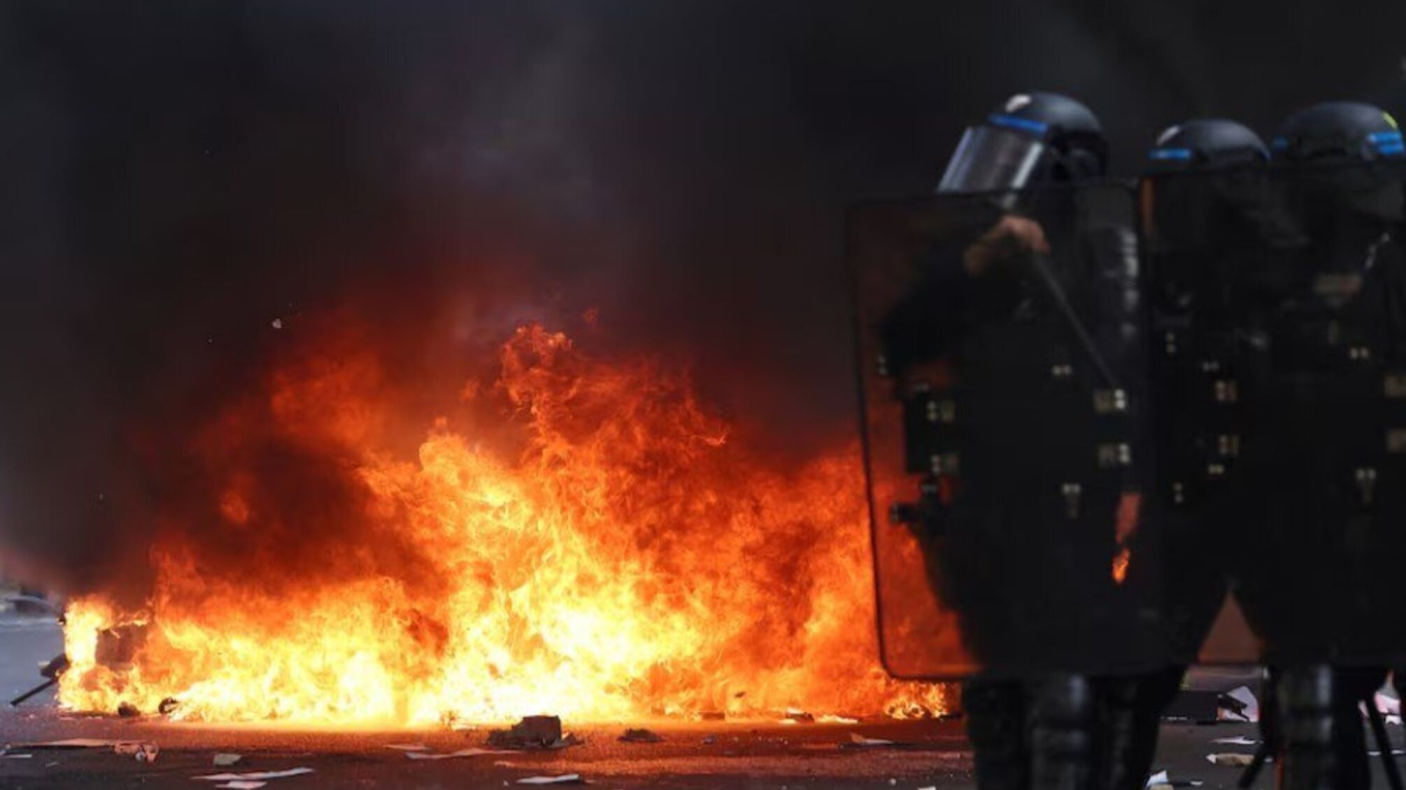 Францію сколихнув найбільший день шкільних протестів: 488 затриманих і сотні поранених