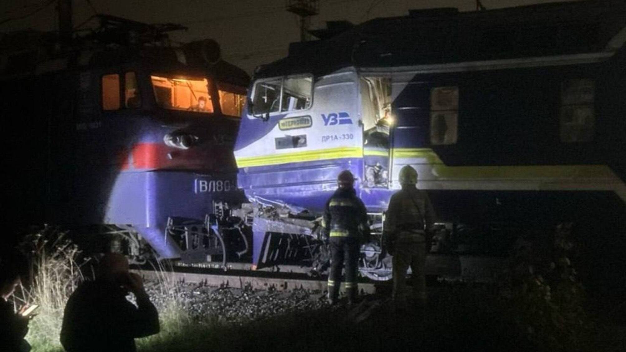 На Львівщині зіткнулися два поїзди: що відомо про наслідки аварії