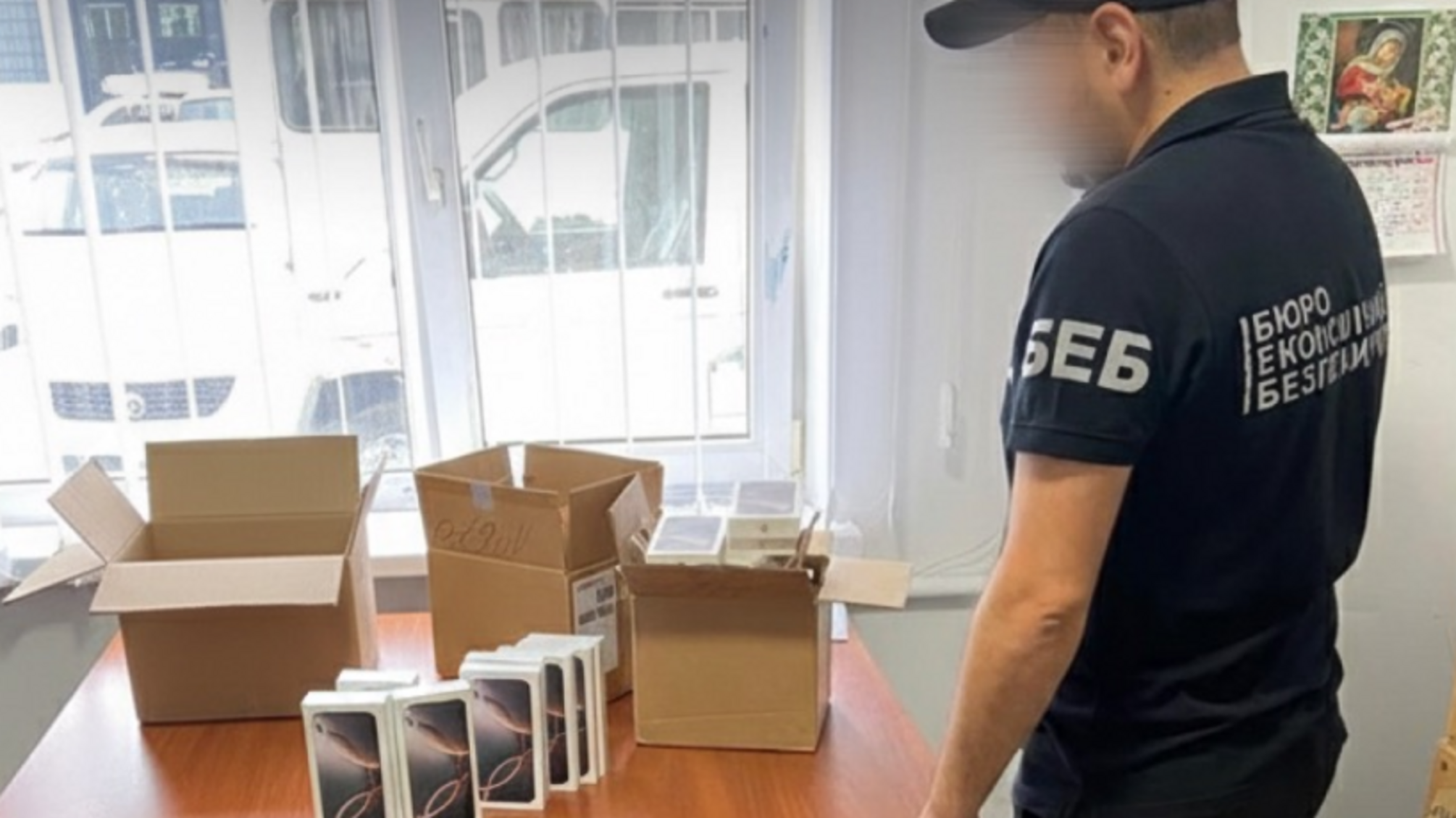Телефони, парфуми й рідини для вейпів: БЕБ викрило масштабну контрабанду на Львівщині