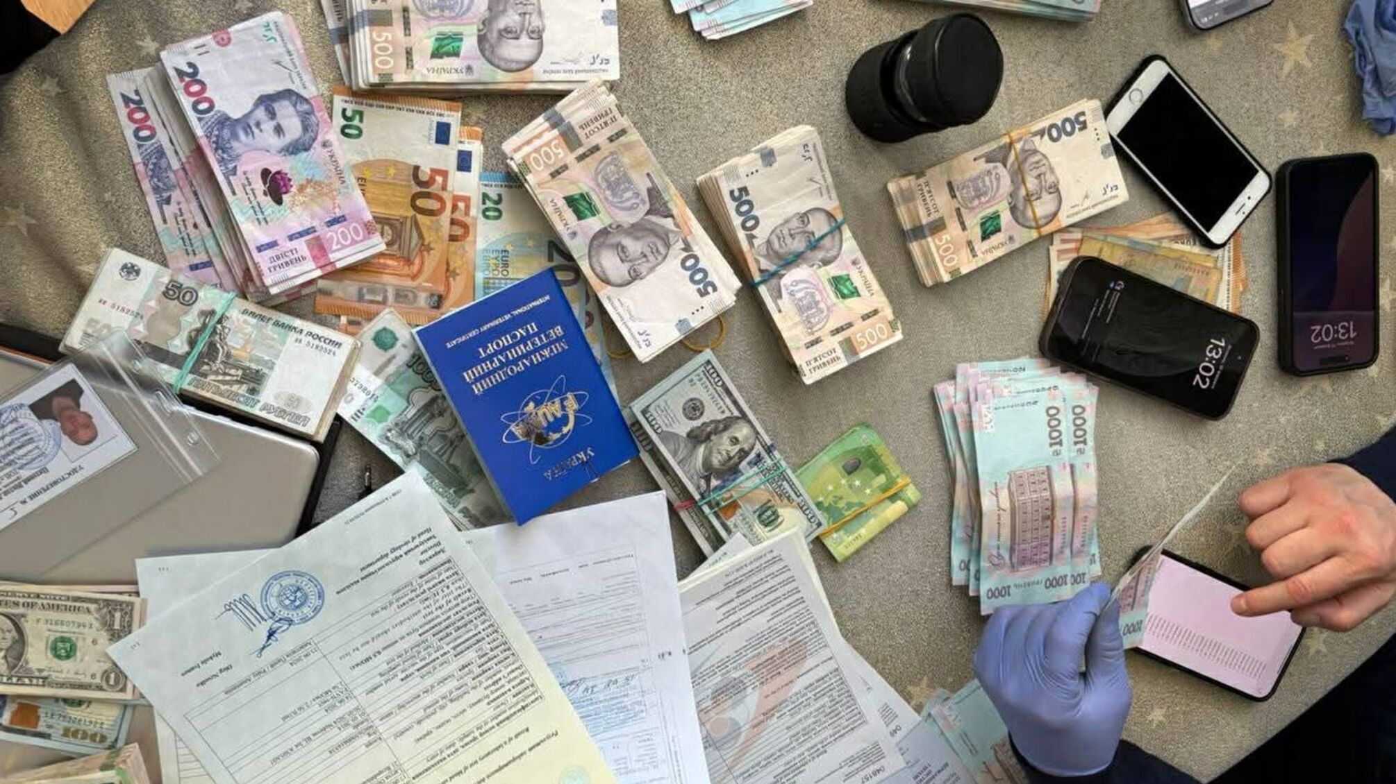 Хабарі за чипування та вакцинацію тварин