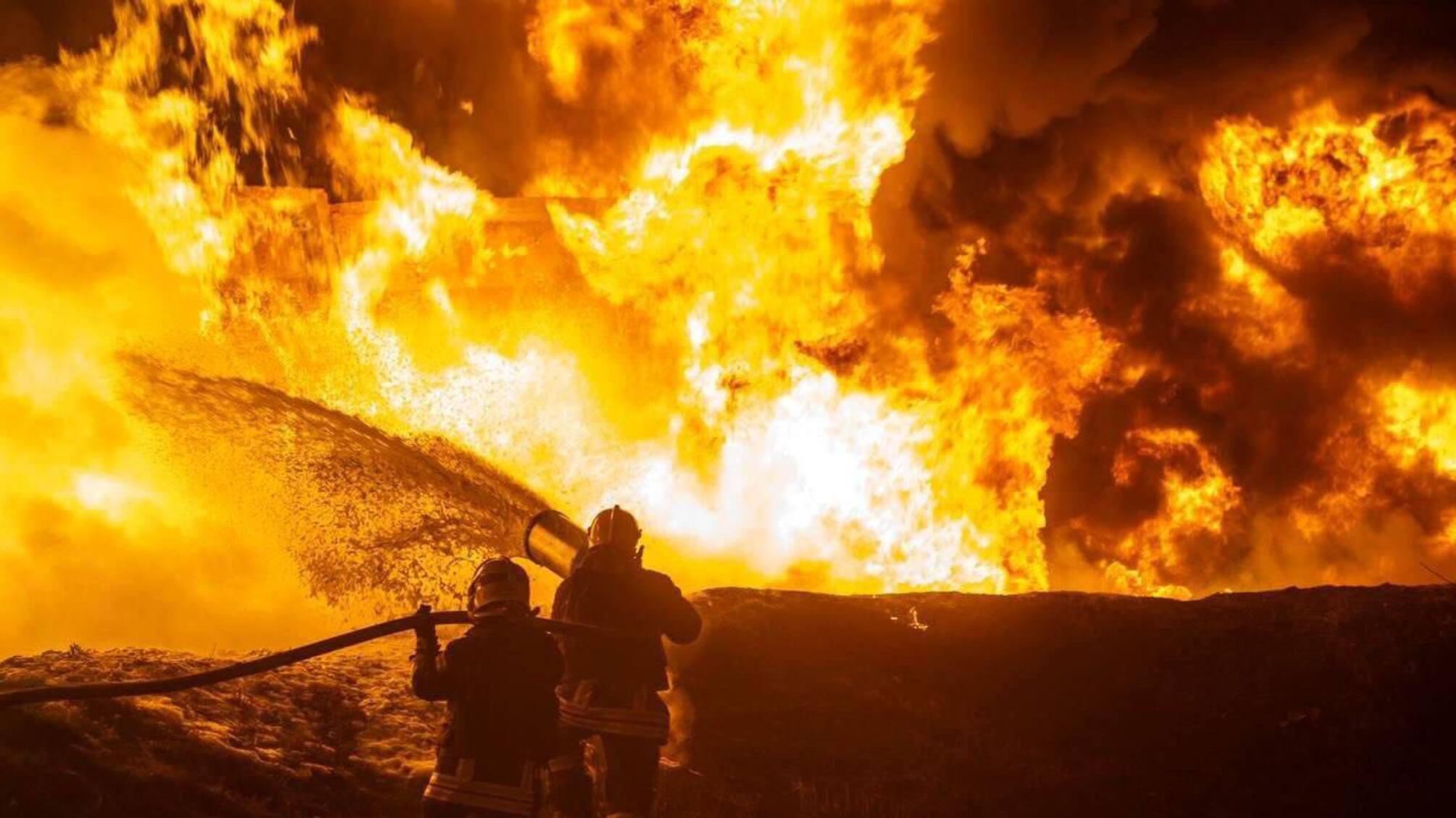 Россия ночью атаковала Одессу: спасатели ликвидировали масштабные пожары