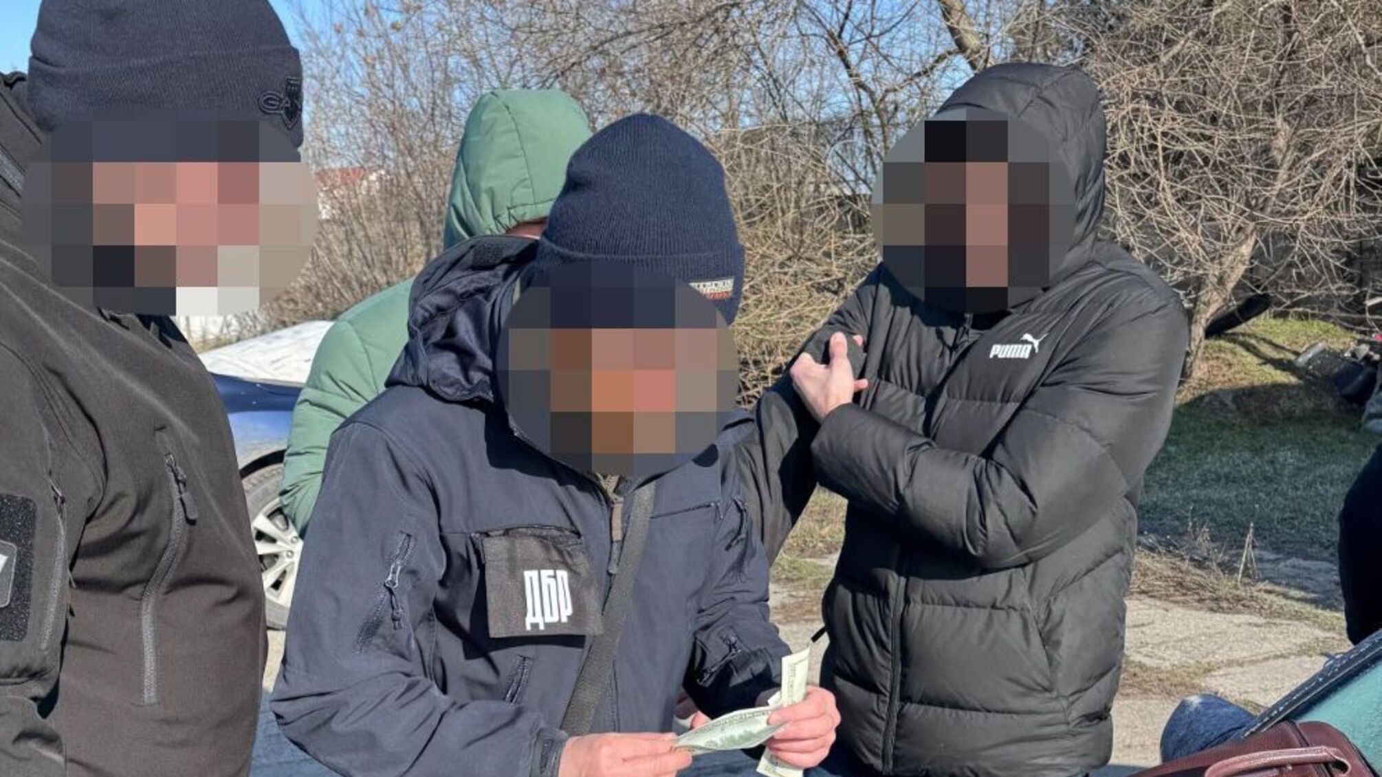 Прикордонника підозрюють у хабарництві за пропуск авто без огляду - ДБР
