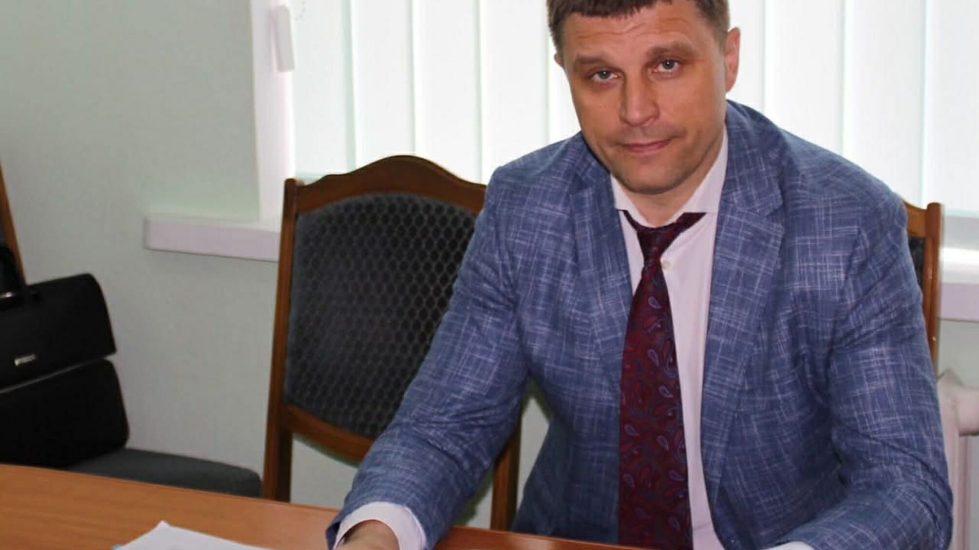 Живёт без собственного имущества, но с миллионами наличными: декларация аналитика БЕБ