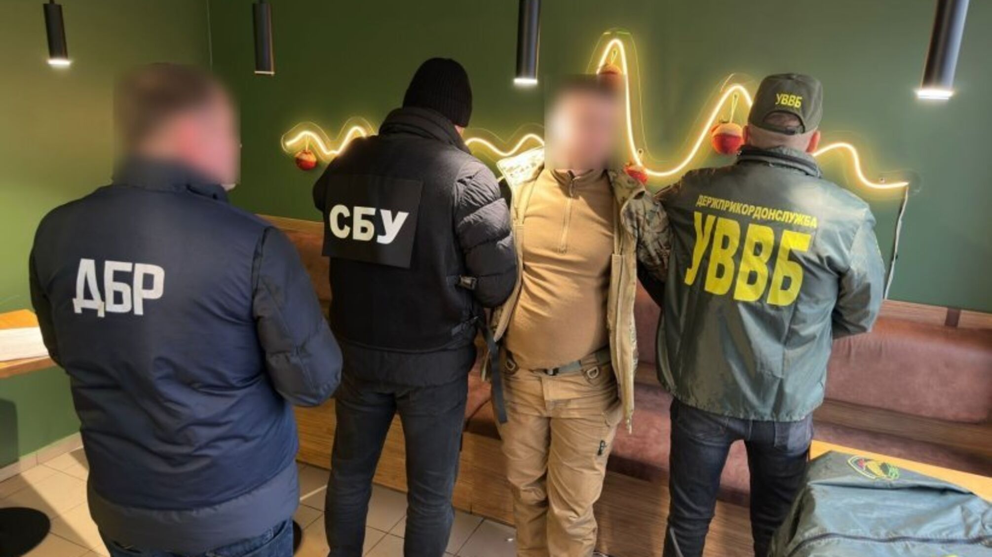 Военнослужащий продавал службу в тылу за 1000 долларов