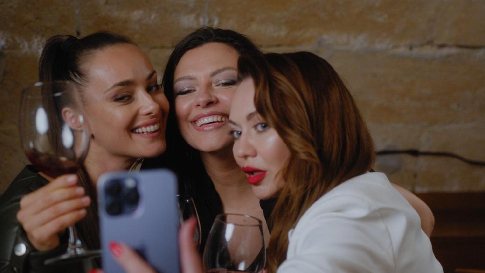 Вийшов трейлер української романтичної комедії 'Бачу тебе'