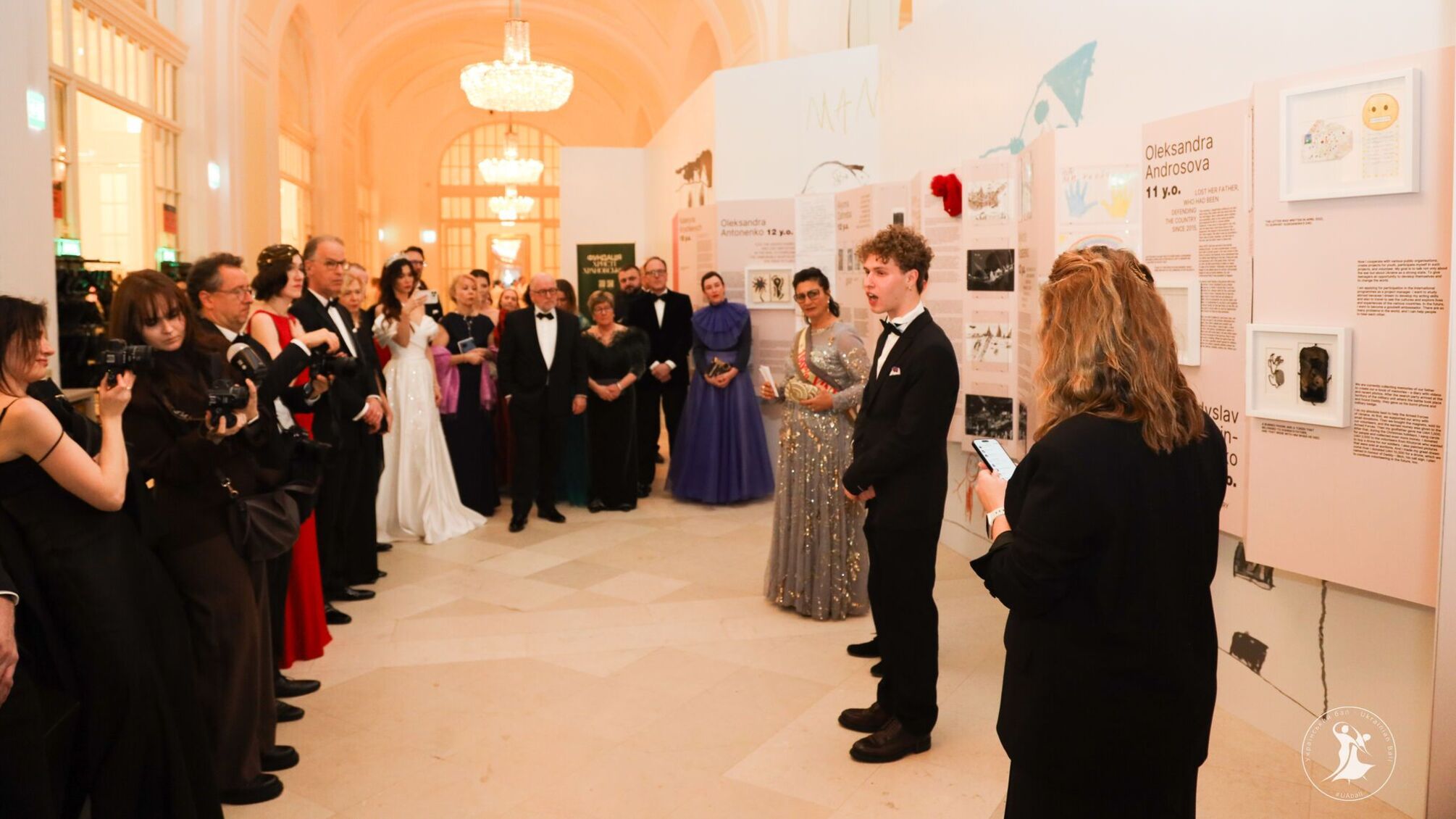 У Відні під час Українського балу представили 'Щоденники війни' українських підлітків