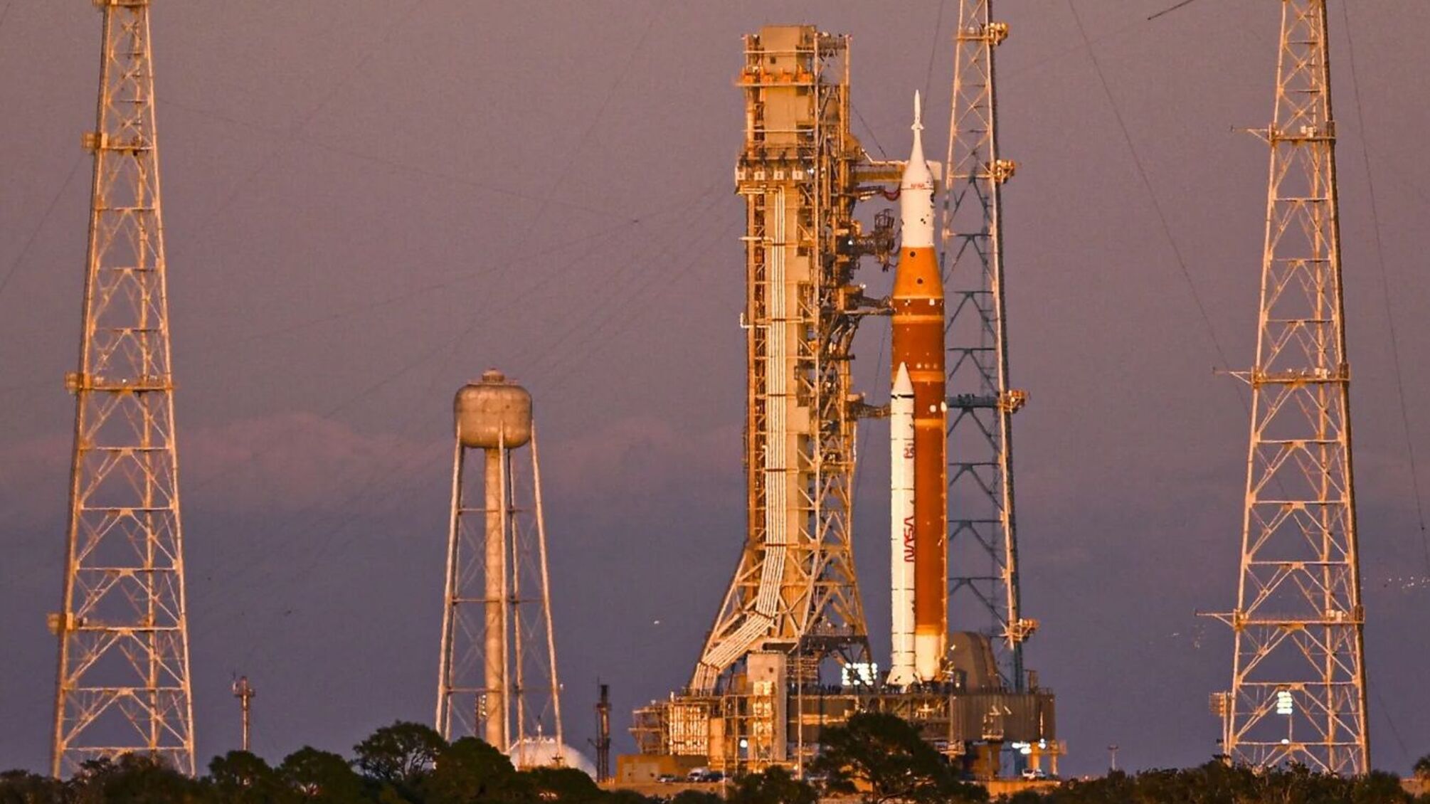 Впервые за 52 года: экипаж Artemis II облетел Луну и установил рекорд расстояния