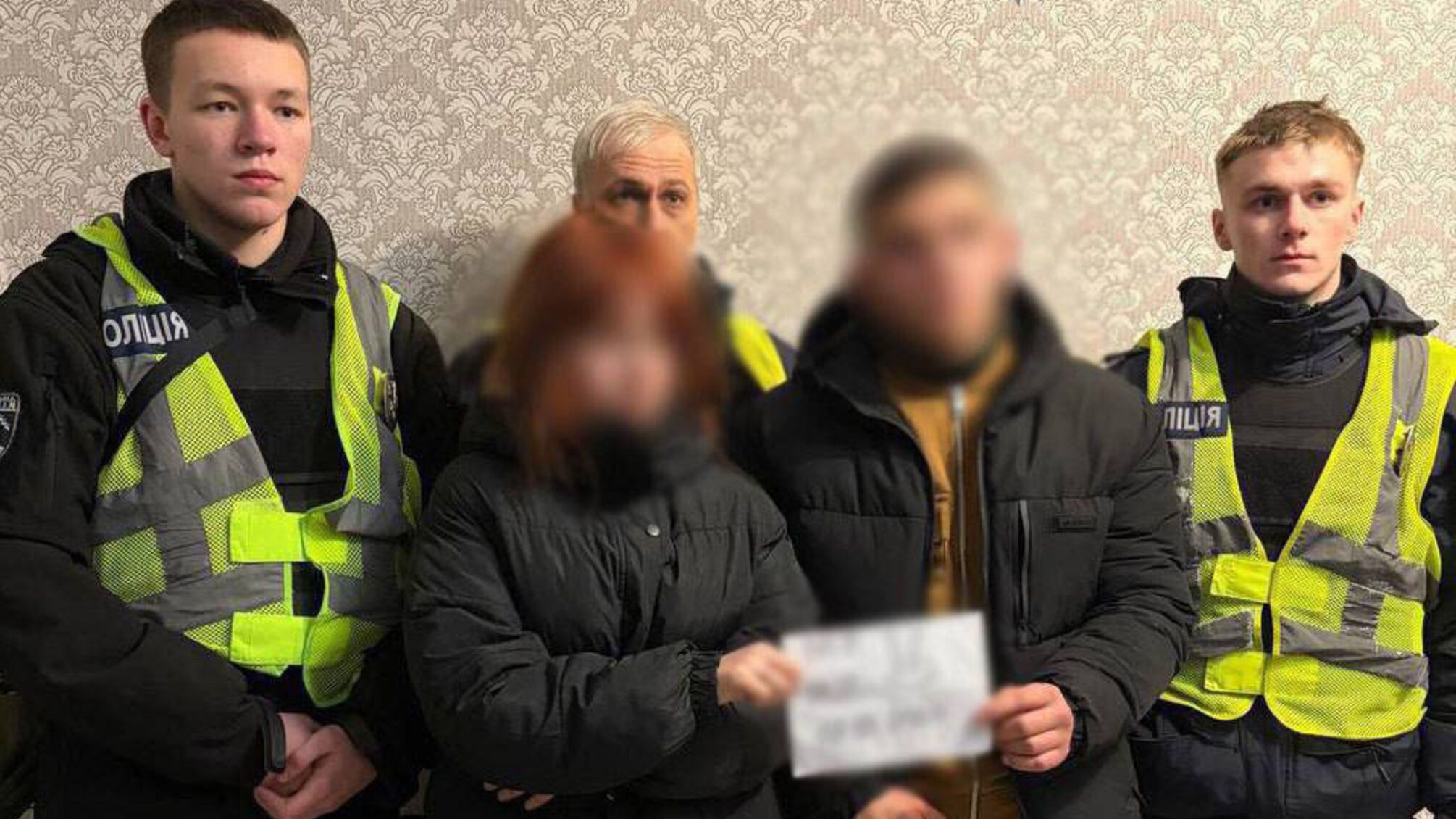 Полиция задержала молодых людей за поджог автомобилей Tesla в столице
