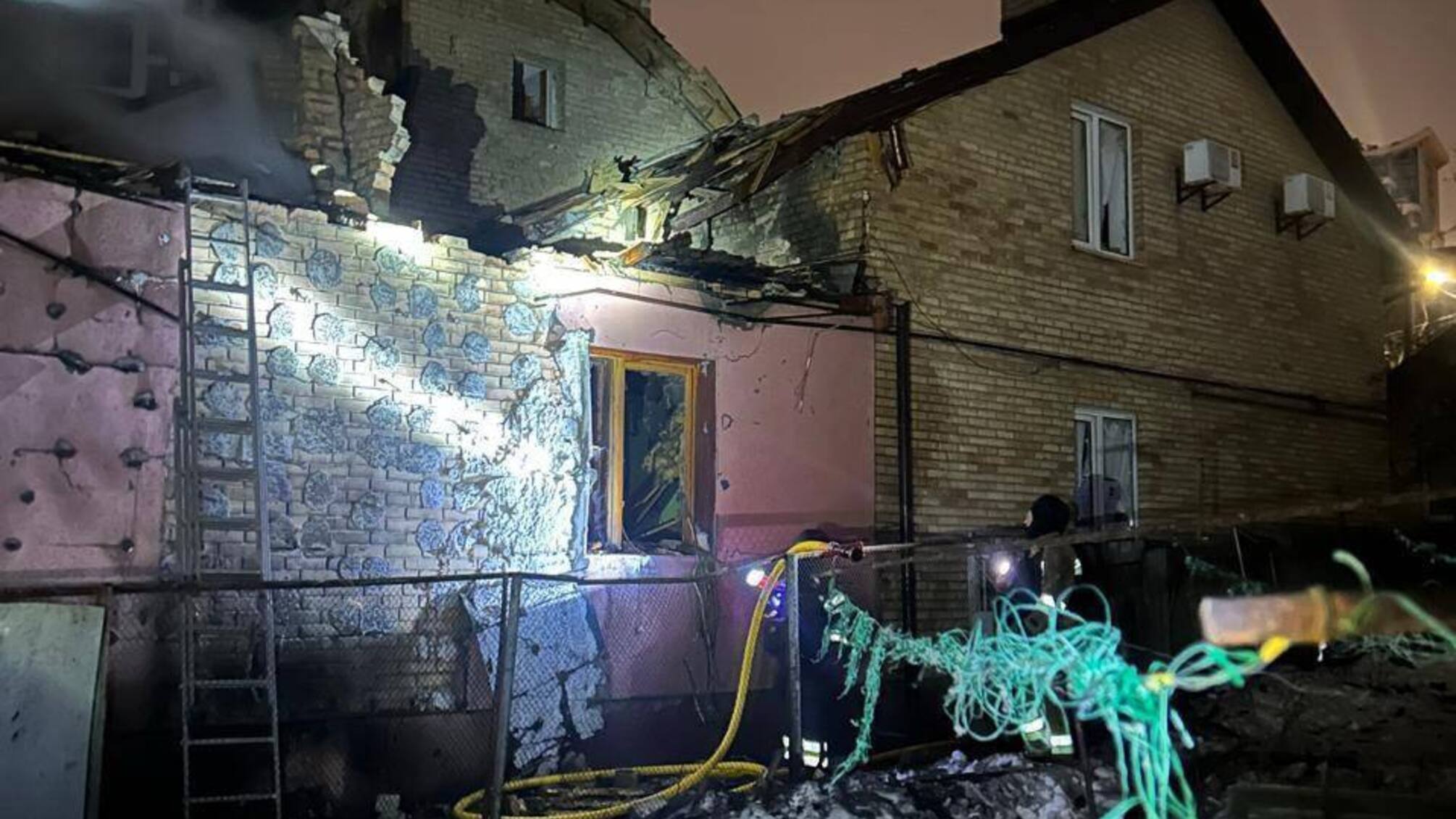 Ночная атака на столицу: в трех районах Киева зафиксированы пожары и разрушения