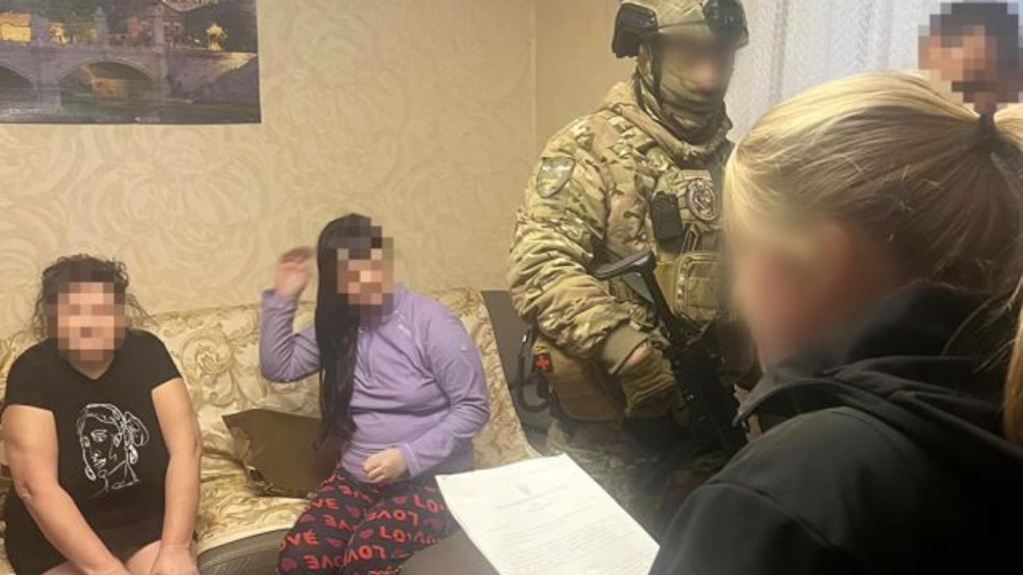 Родители жестоко обращались с детьми в доме семейного типа в Днепре: прокуратура сообщила о подозрении