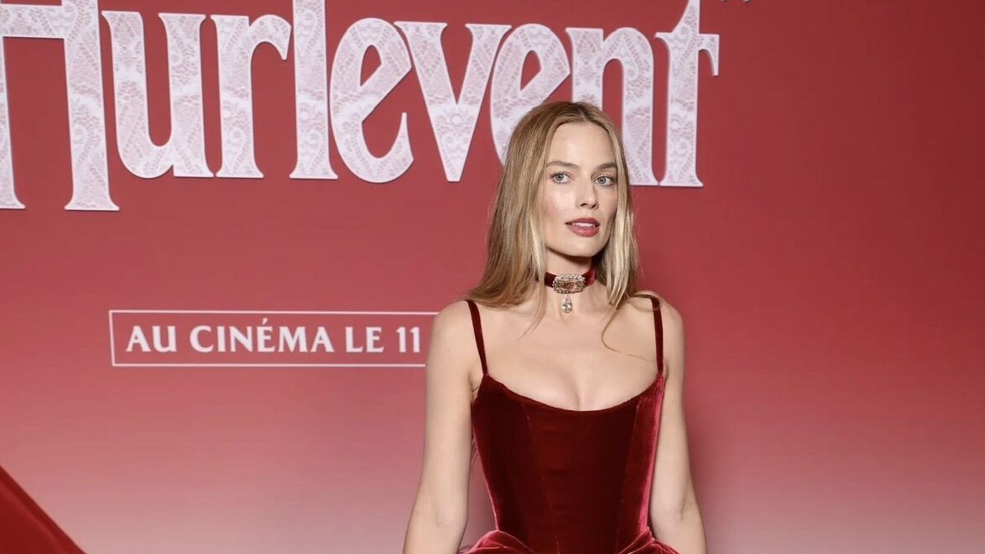 Марго Роббі в образі Chanel на прем'єрі 'Грозового перевалу' у Парижі