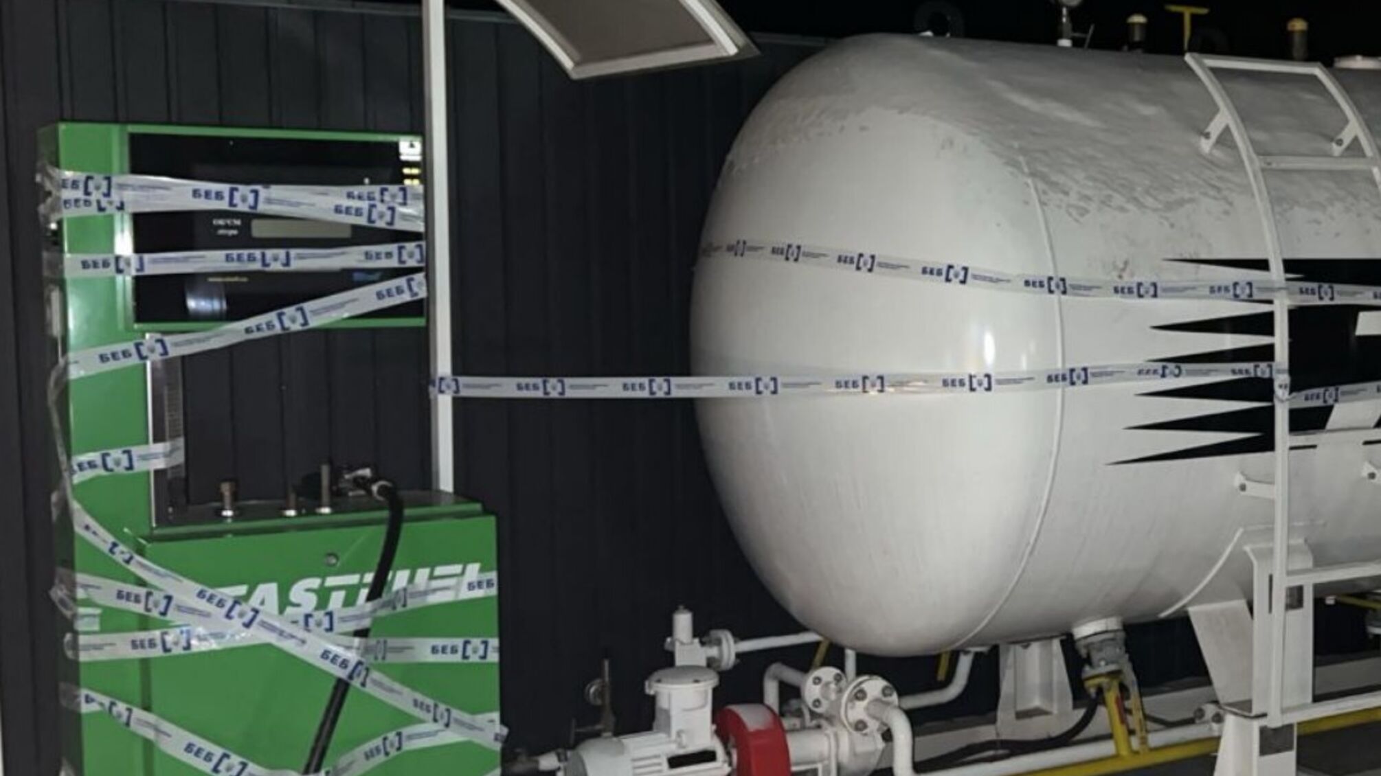 В Одеській області викрили та демонтували 9 нелегальних АЗС з фальсифікованим пальним