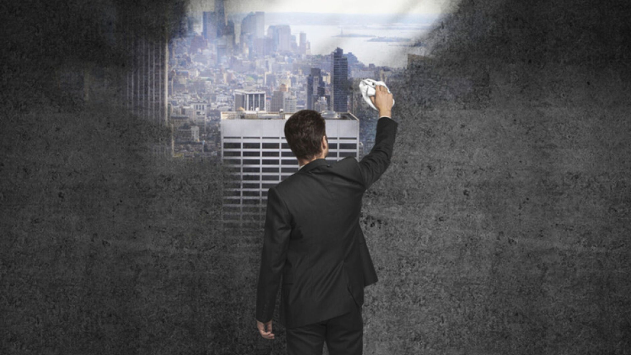 Разрушенные дома и офисы: можно ли застраховать имущество от ракет и дронов