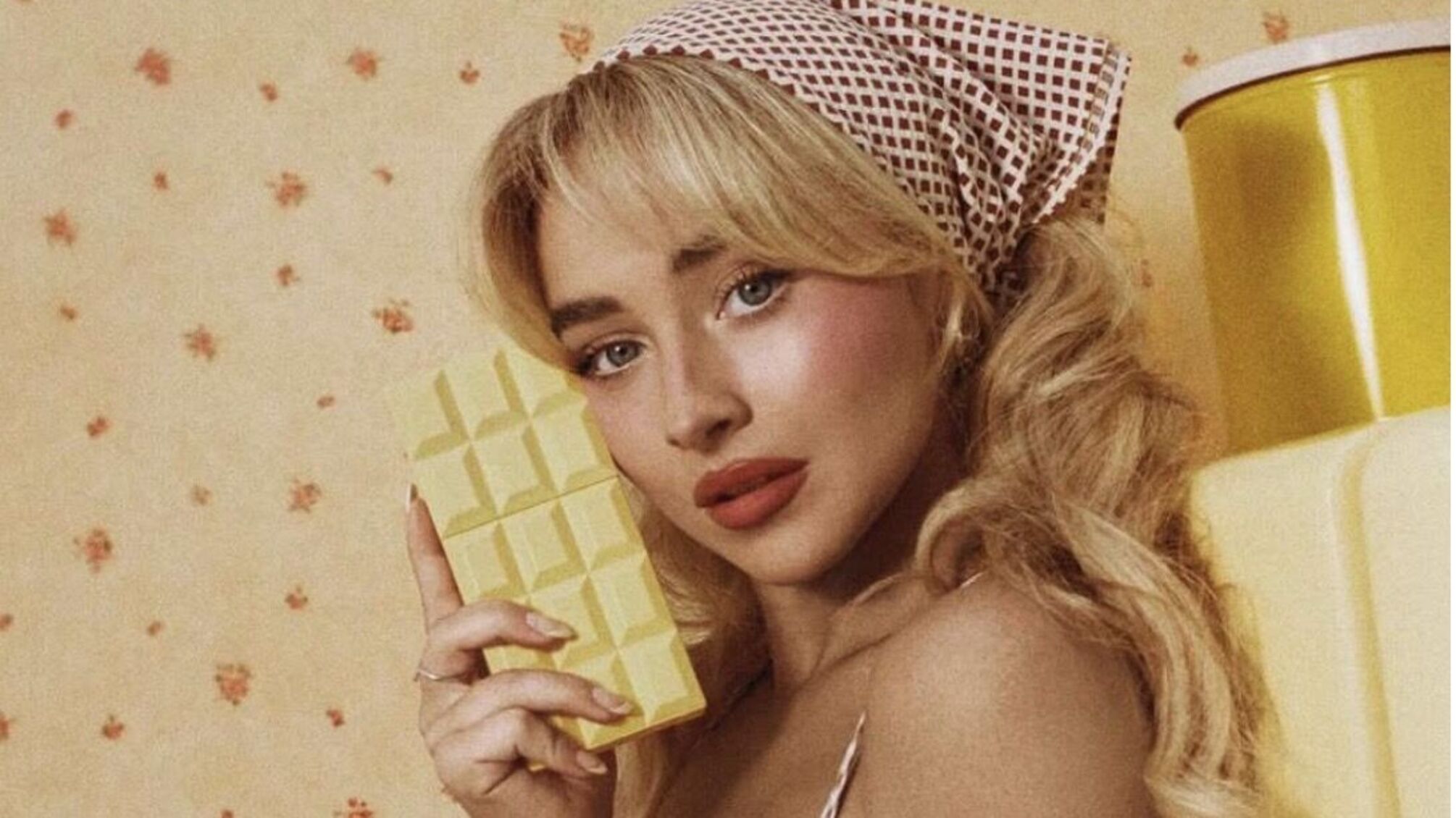 Сабрина Карпентер представила новый аромат 'Lemon Pie' в коллекции духов