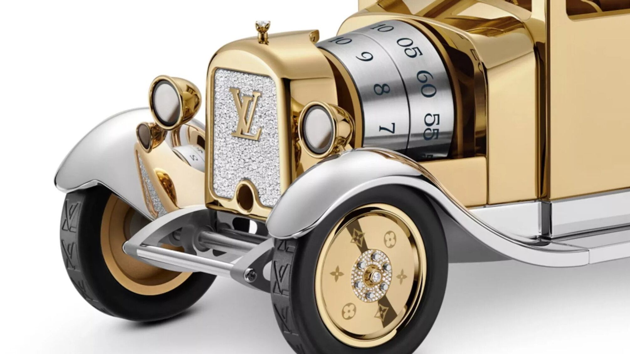 Часы или ювелирное произведение? Louis Vuitton выпустил настольный грузовик по цене Ferrari