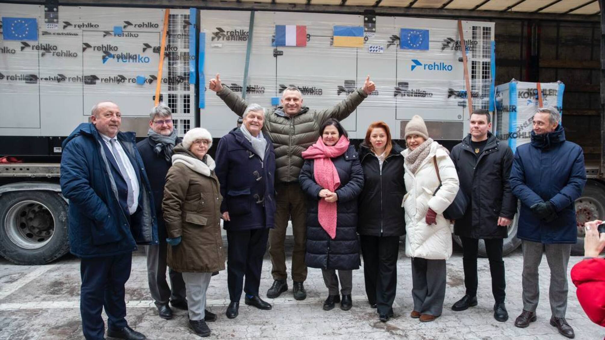 30 генераторів із Франції вже в Києві