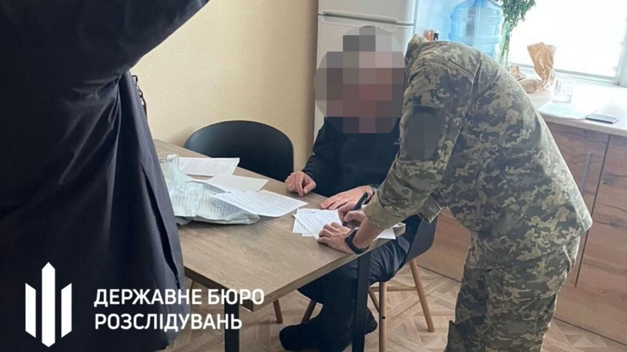 Хабарі за тилові посади: у Києві судитимуть голову ВЛК