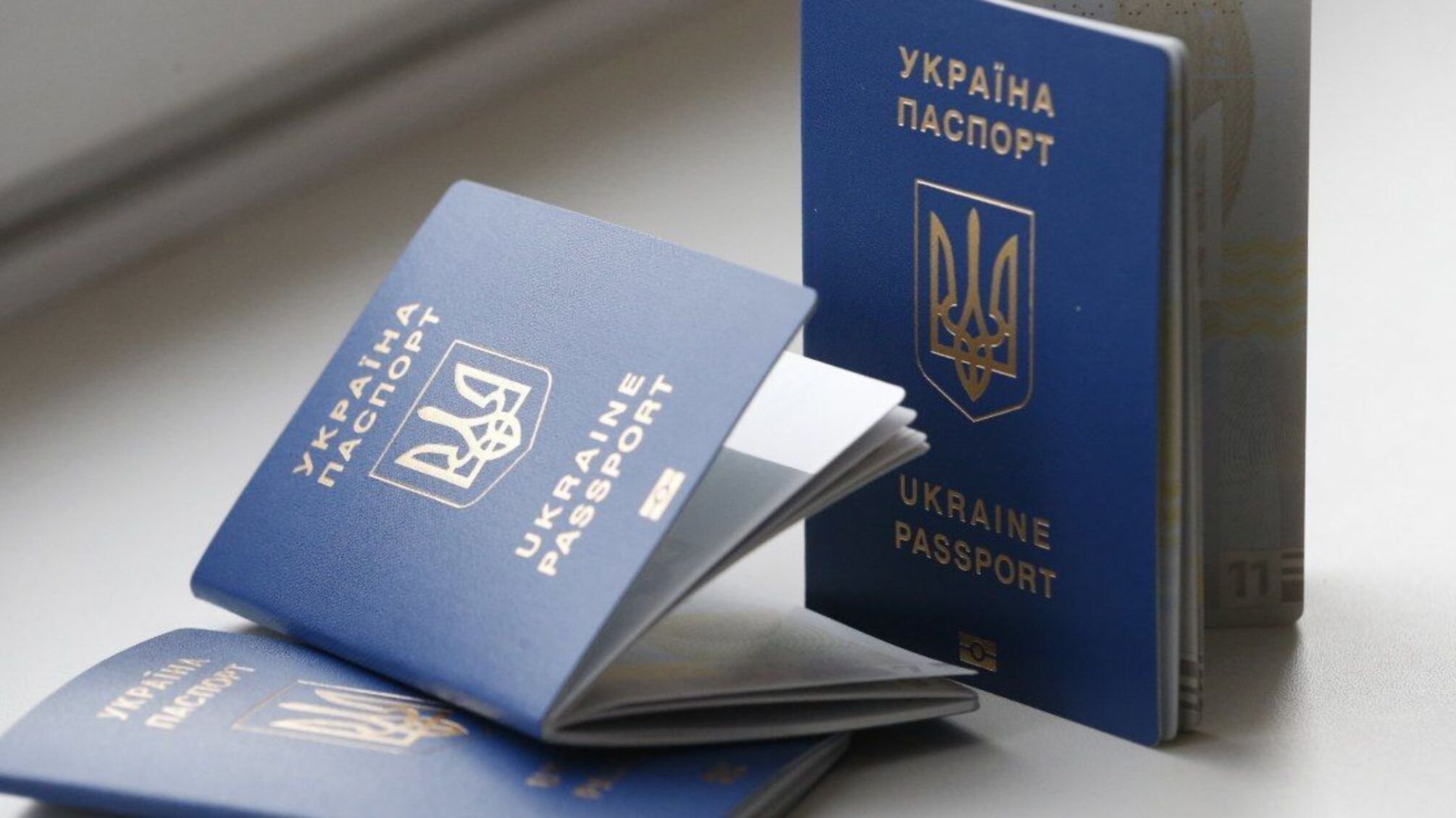 Загранпаспорт может не принять на границе: кого это касается