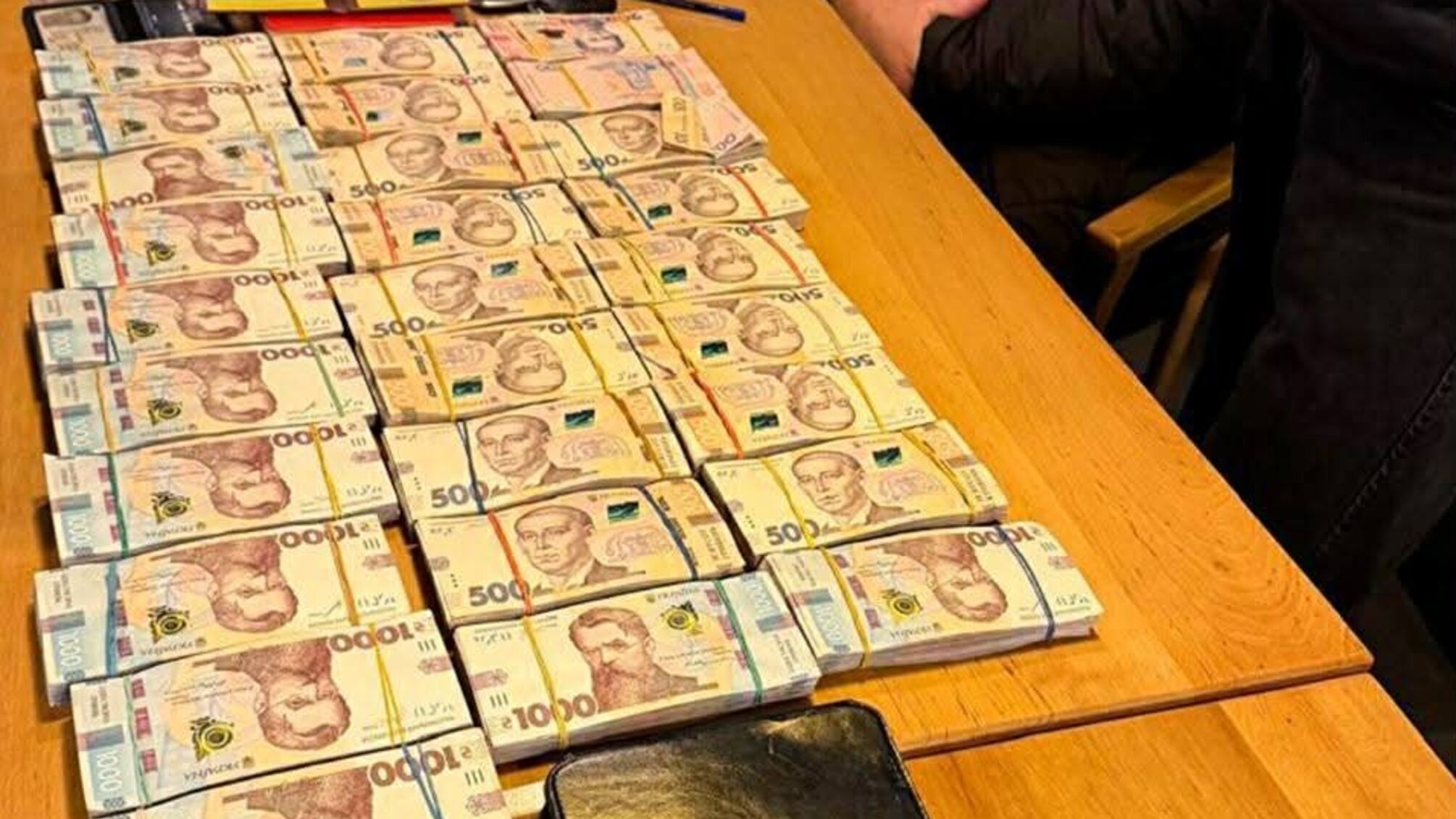 Підлеглий Кличка, який мав опікуватись освітою в Києві, погорів на хабарі у понад мільйон гривень