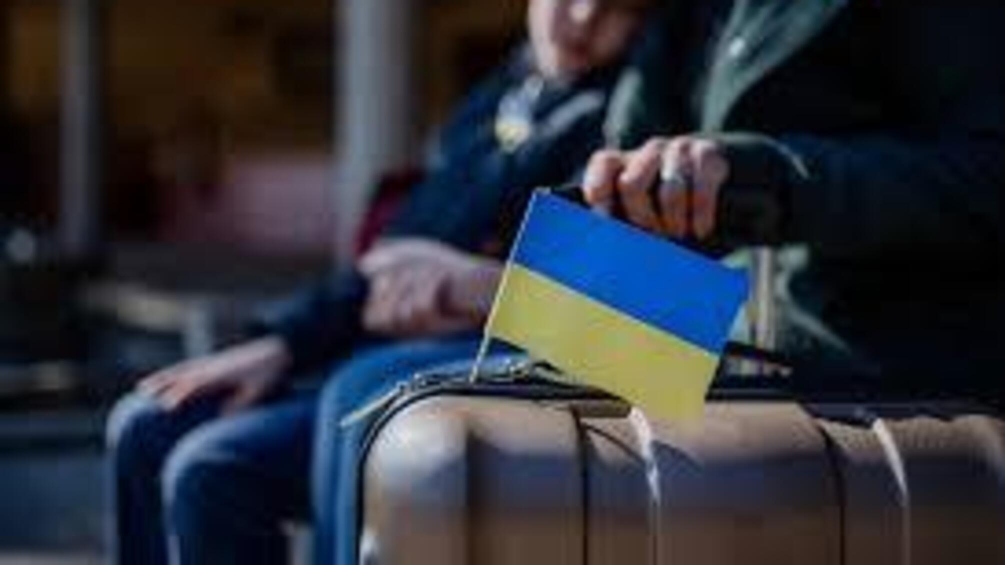 Повернення українців з-за кордону: НБУ прогнозує першу хвилю у 2027 році