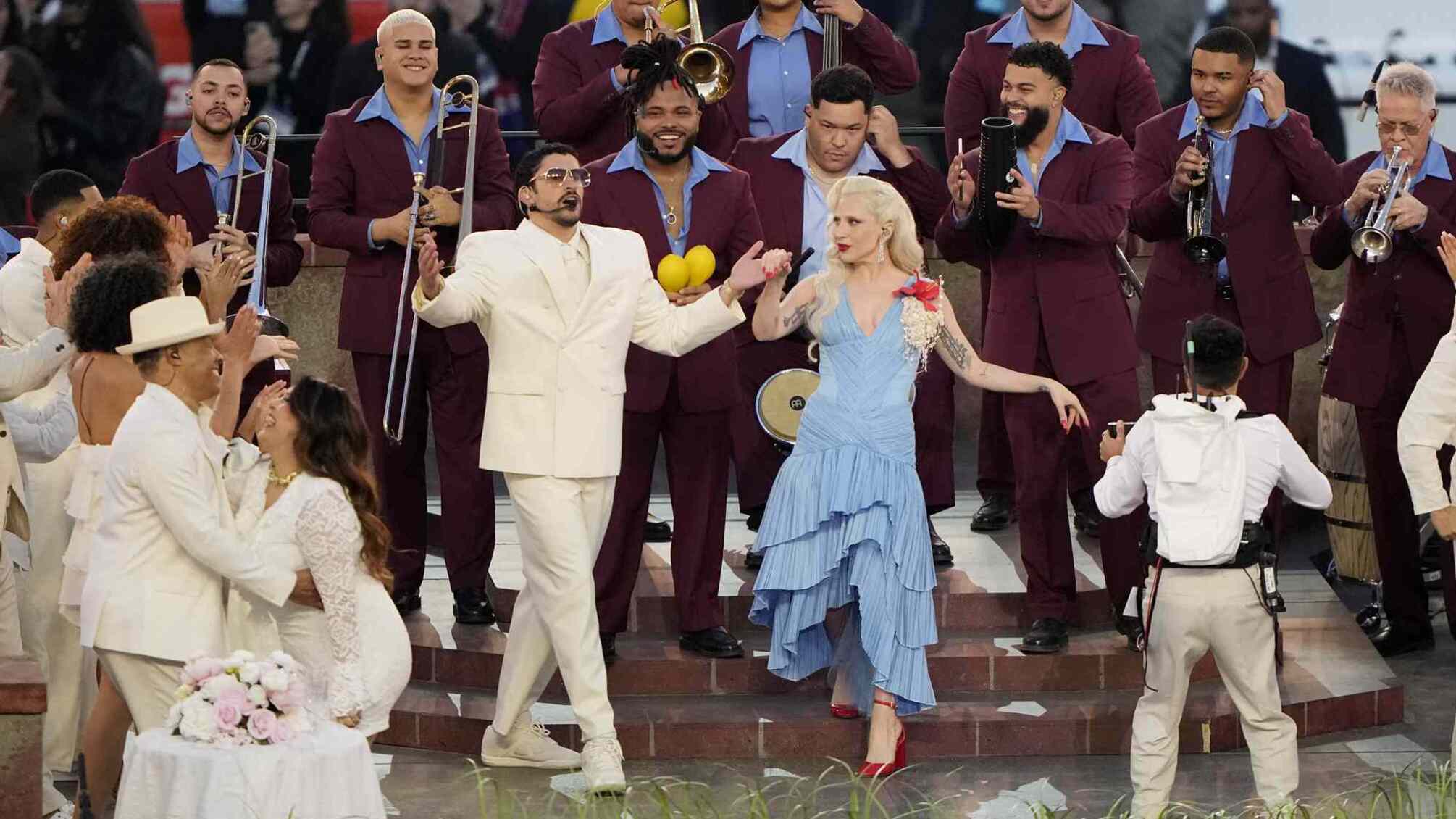 Свадьба прямо на сцене: Bad Bunny и Lady Gaga удивили Супербоул-2026