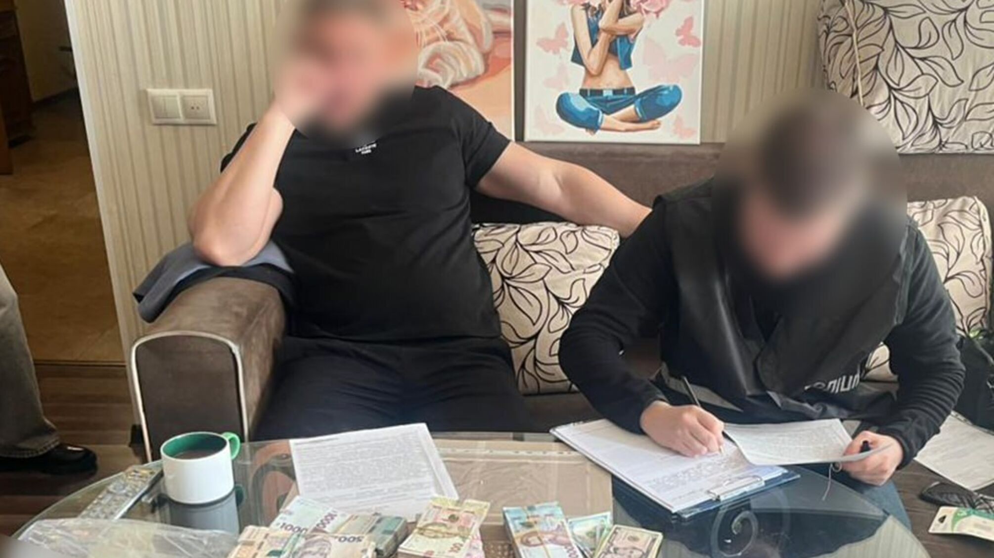 Майже 2,3 млн грн на вугіллі для шкіл: на Львівщині викрили посадовців міськради