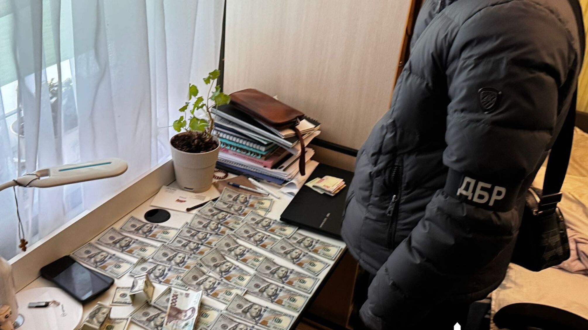 В Киеве ДБР разоблачил нацгвардейца, продавшего автоматы Калашникова
