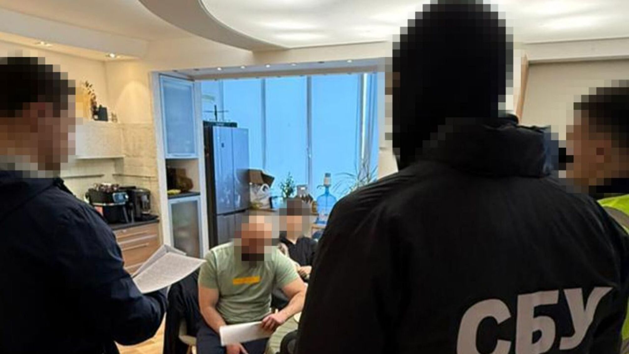 В Киеве разоблачили масштабную схему подделки документов для мигрантов в ЕС: по делу более 100 участников