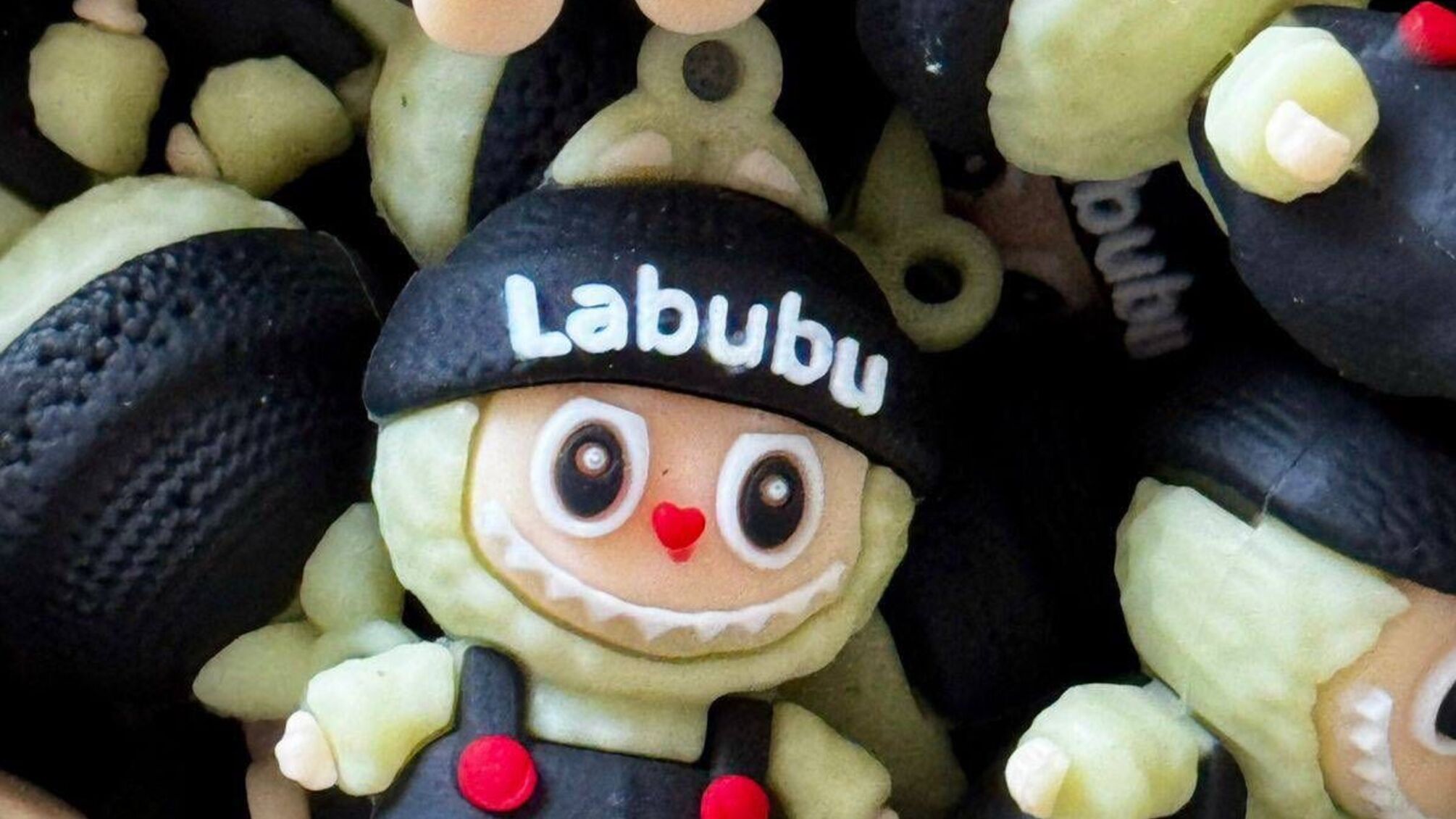 Тернопільська митниця запобігла ввезенню контрафактних іграшок Labubu