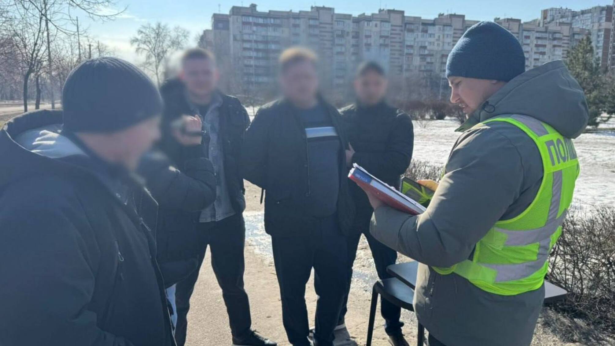 Полиция разоблачила мужчину, предлагавшего незаконный выезд за границу