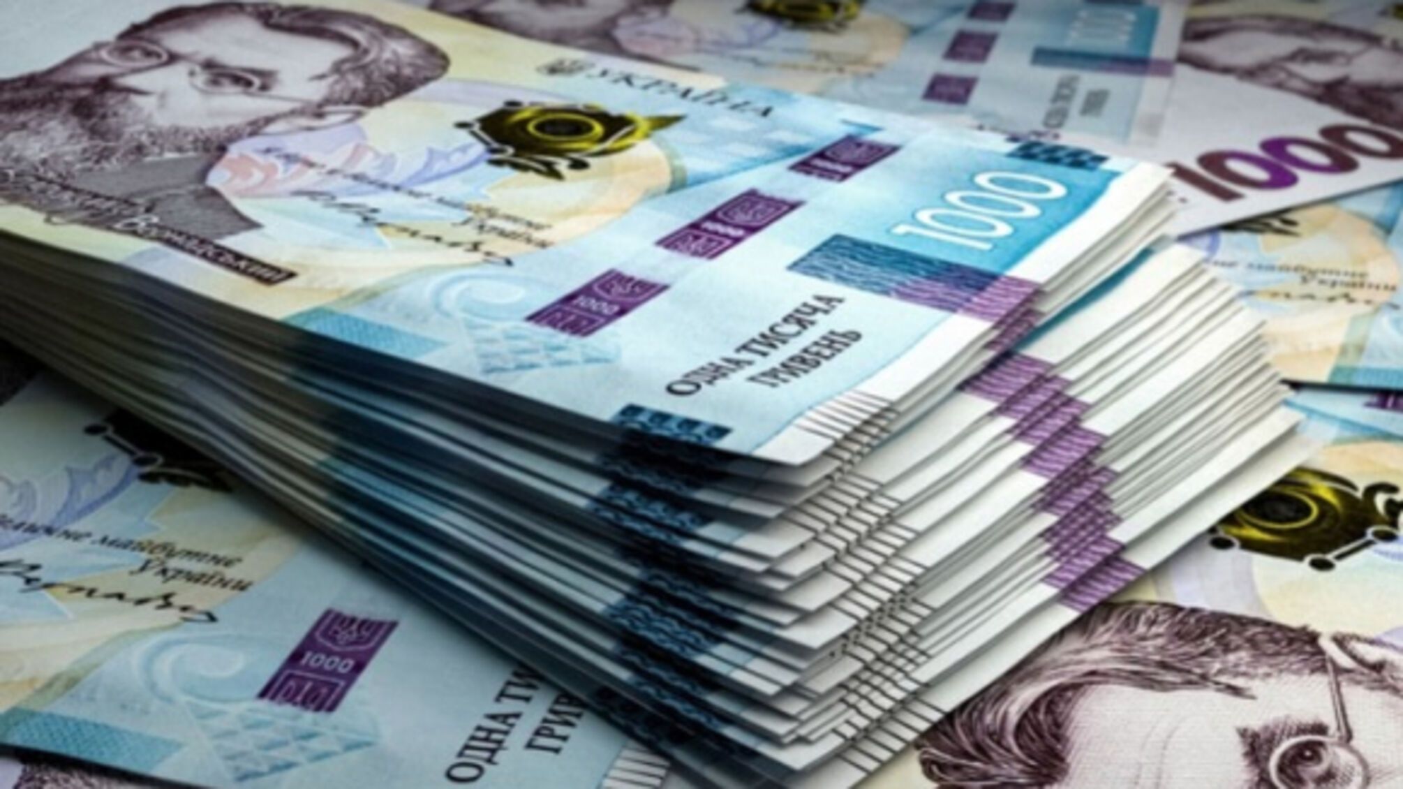 В Україні найчастіше підробляють 100-доларові купюри: фальшивих гривень стало втричі менше