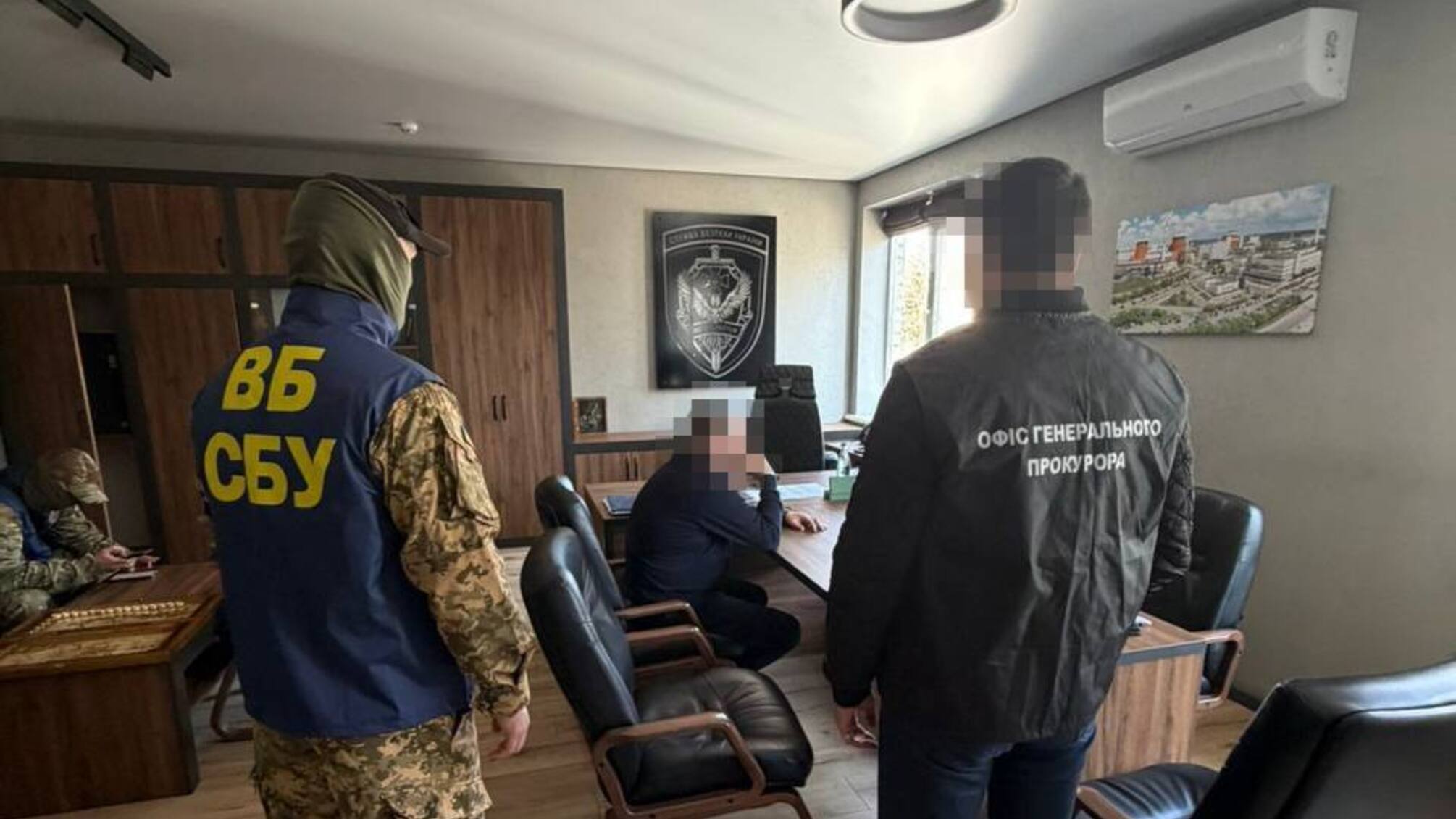 Двох посадовців СБУ затримано за хабар у понад 600 тис. доларів