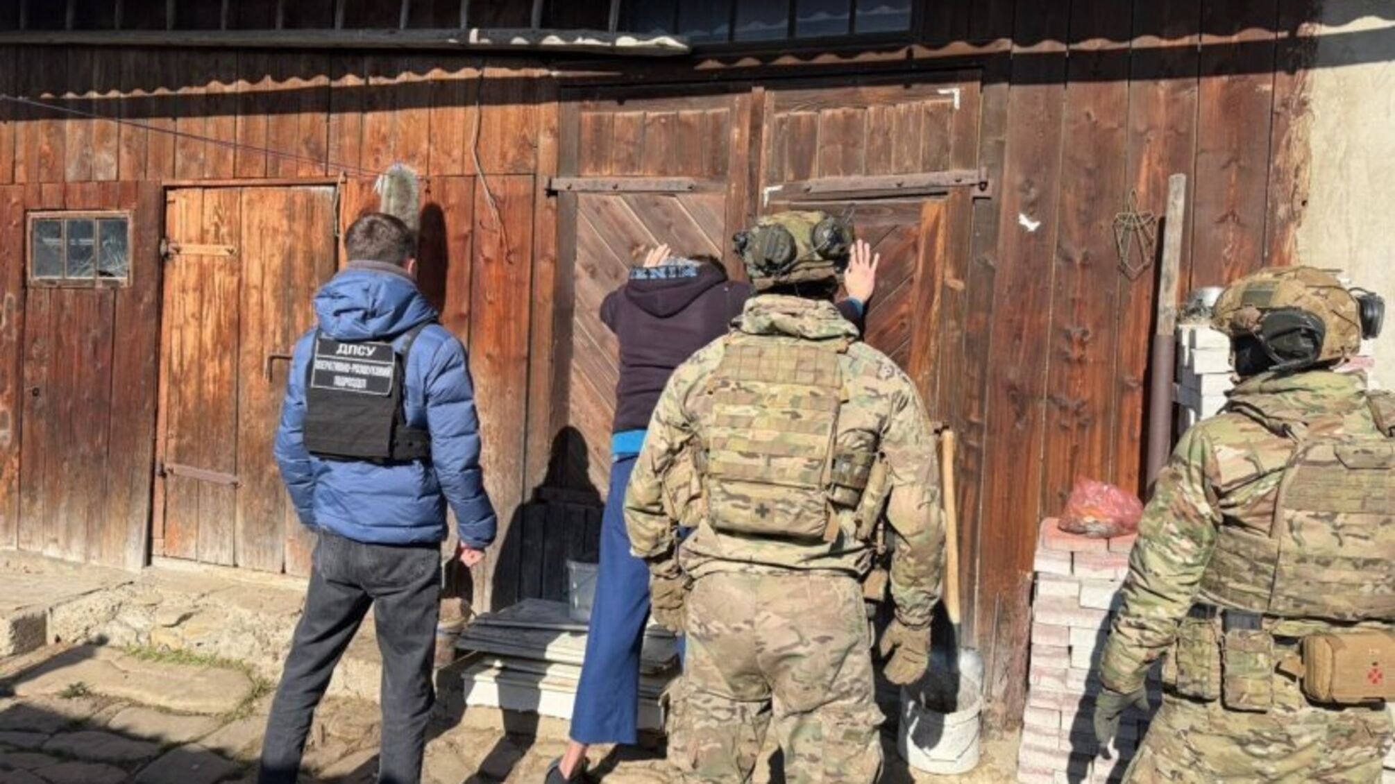 Прикордонники викрили масштабну схему втечі чоловіків до ЄС