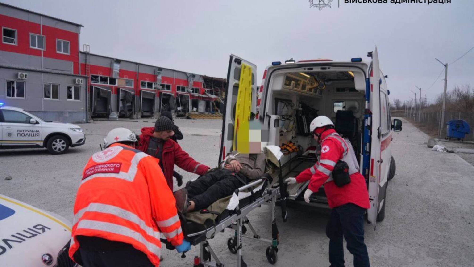 Ворожі атаки Запоріжжя: руйнування на 'Новій пошті', є жертва, поранені, 81 повідомлення про пошкодження майна
