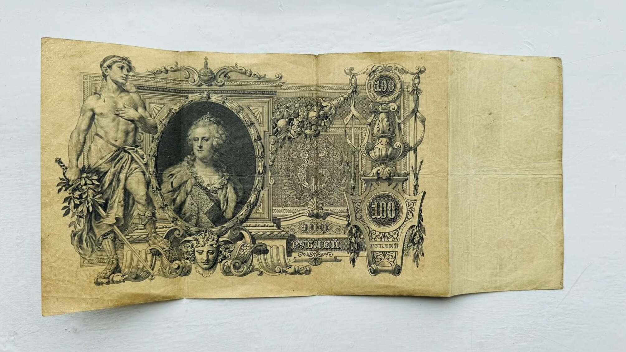 Вінницькі митники вилучили антикварні банкноти віком понад століття