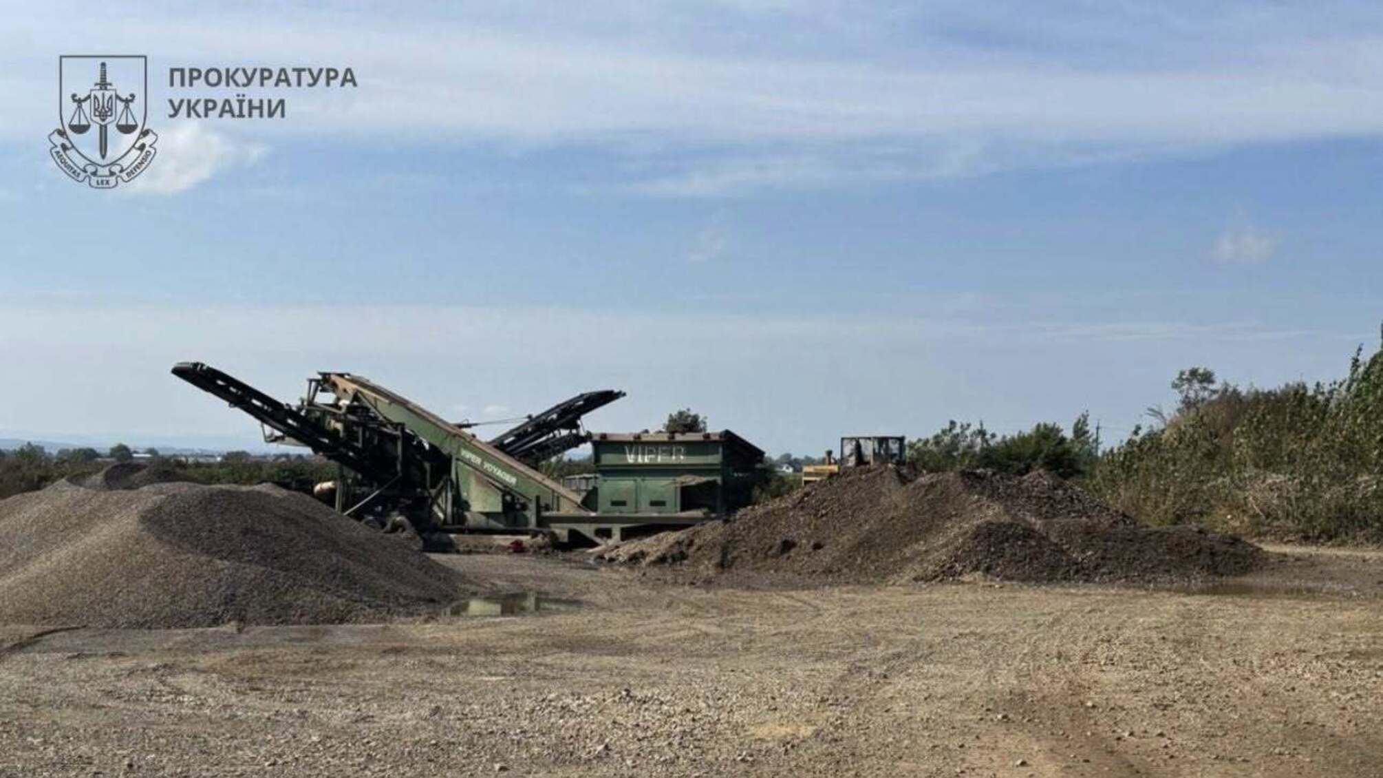 2300 вантажівок копалин: на Прикарпатті викрили незаконний кар’єр