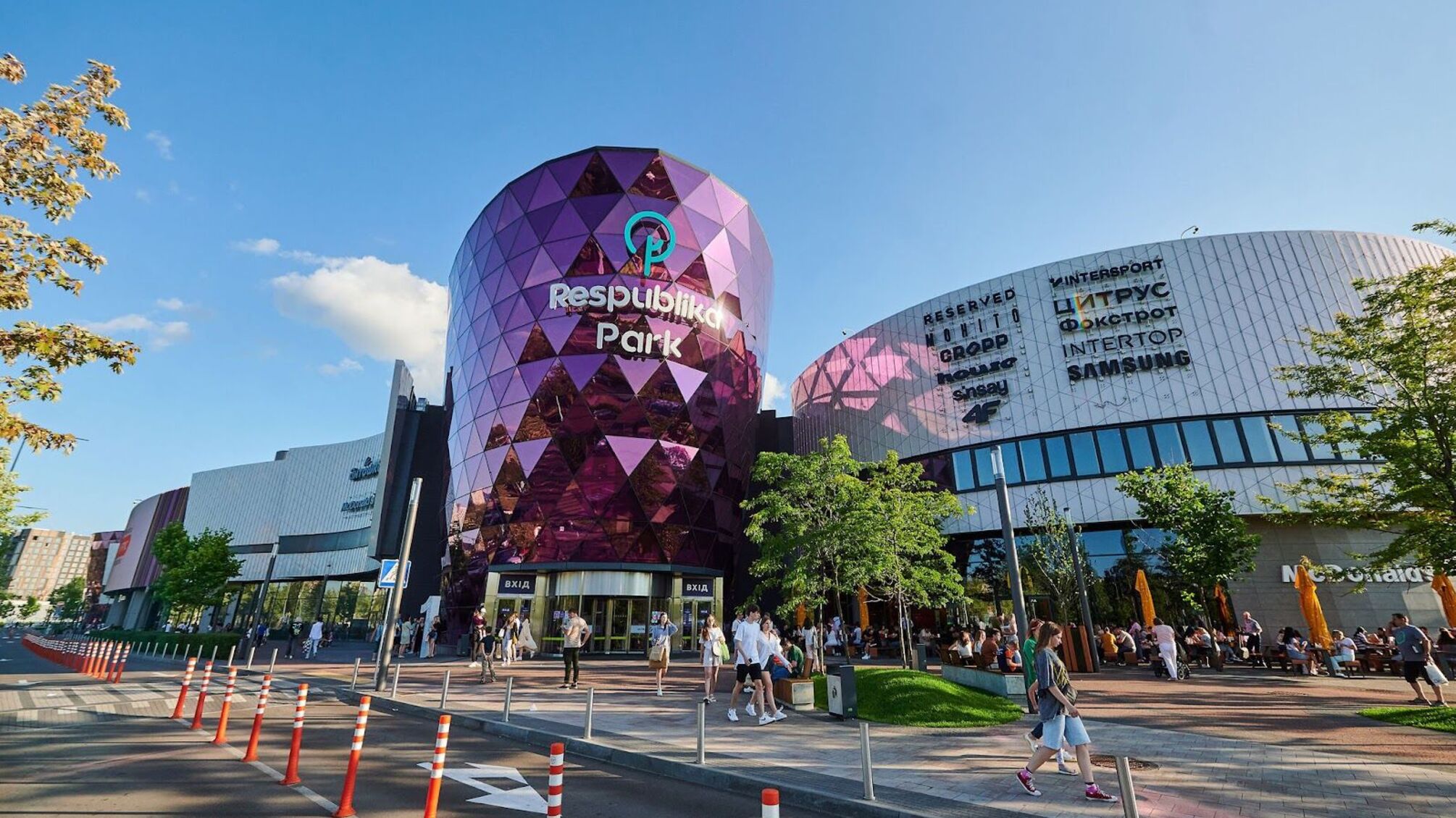 У ТРЦ 'Республіка' діти 12-14 років стоять у чергах за нелегальними вейпами – Плінський