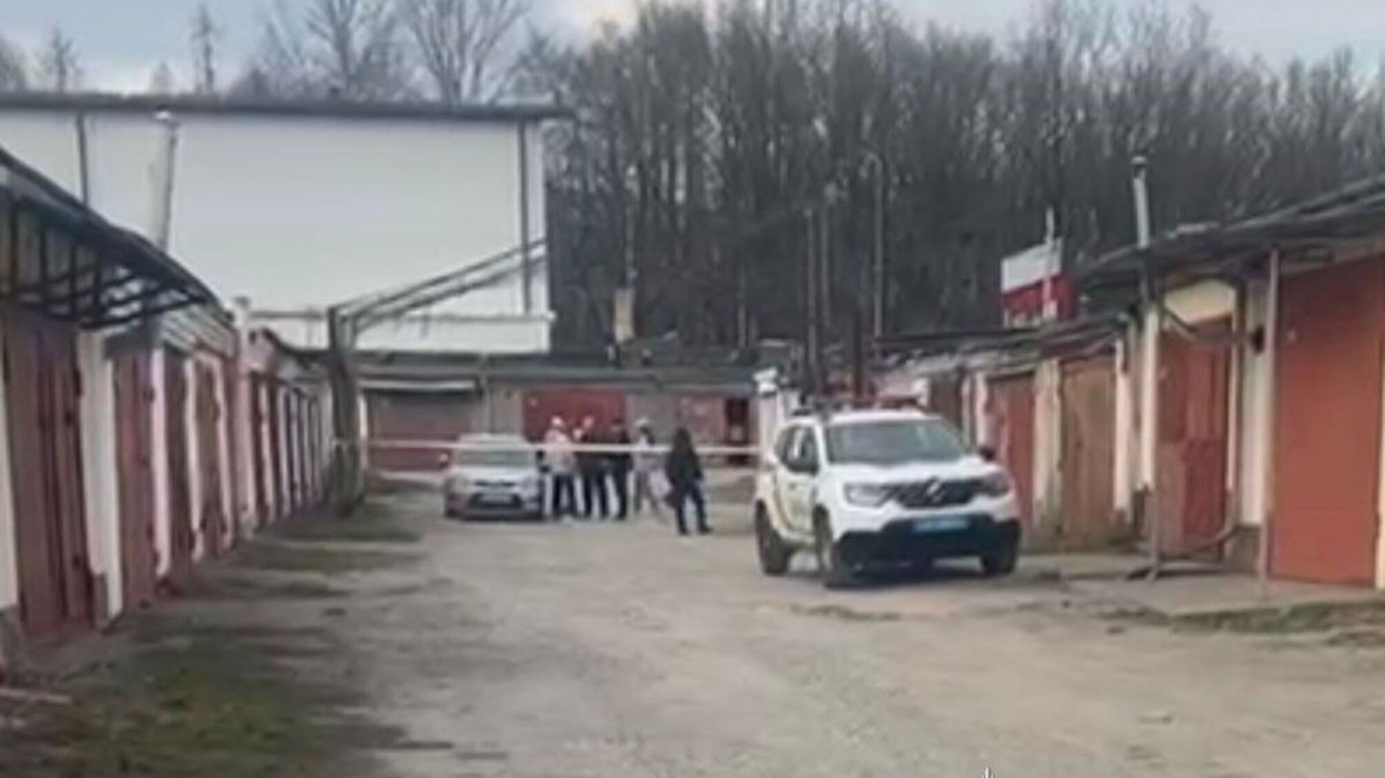 У Тернополі чоловік із сокирою погрожував ТЦК та кинув 'коктейль Молотова'