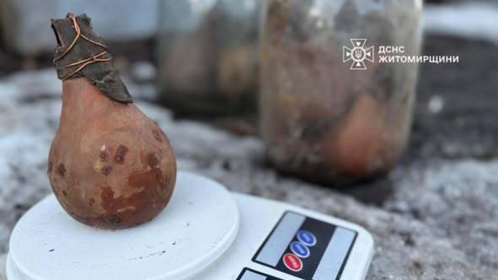 Опасная находка в Житомире: в частном дворе обнаружили 15 кг ртути