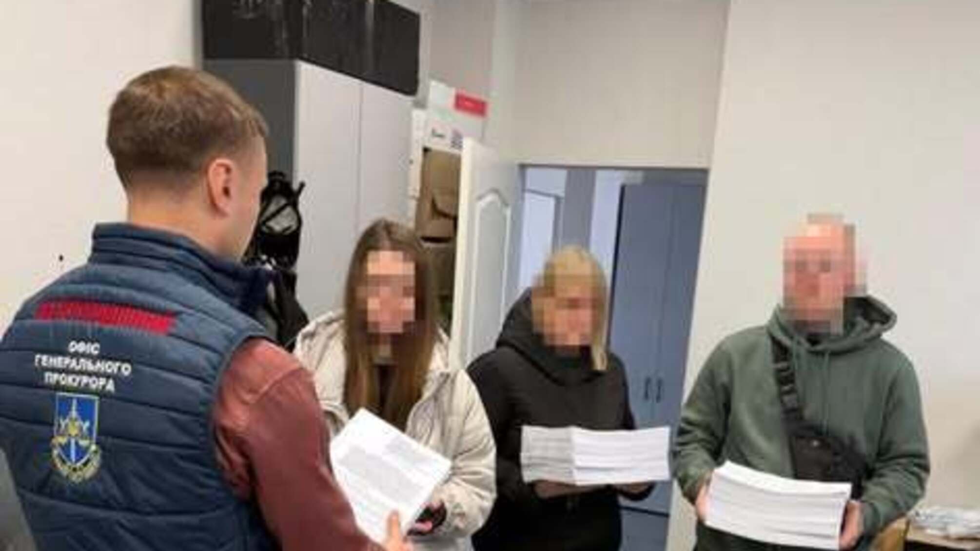 'Фейкові виграші за реальні гроші': до суду передали справу масштабної мережі шахрайських кол-центрів