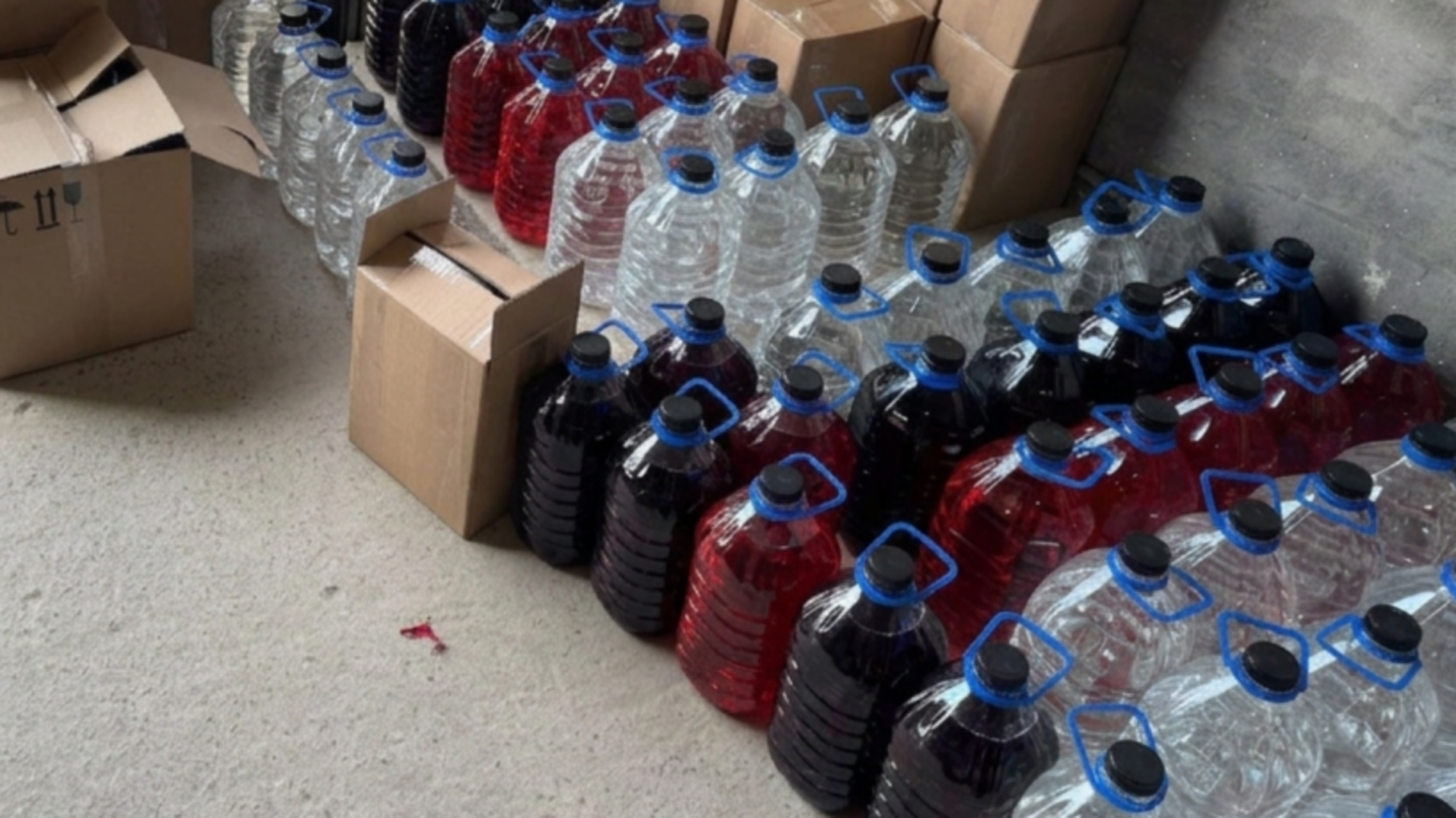 Подрабатывали известные бренды: БЭБ разоблачило схему сбыта алкоголя