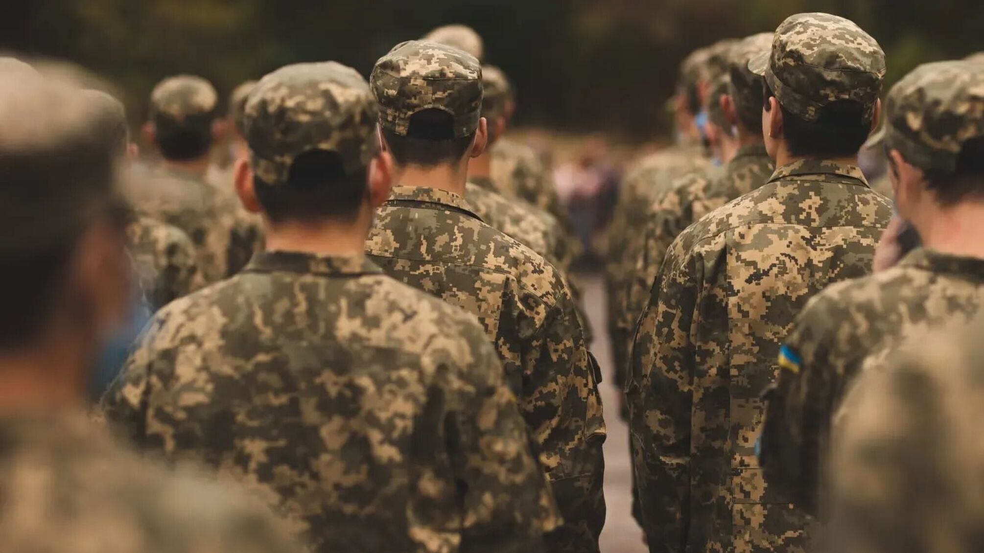 До 31 июля – обязательно: 17-летних ребят ставят на военный учет – что нужно знать