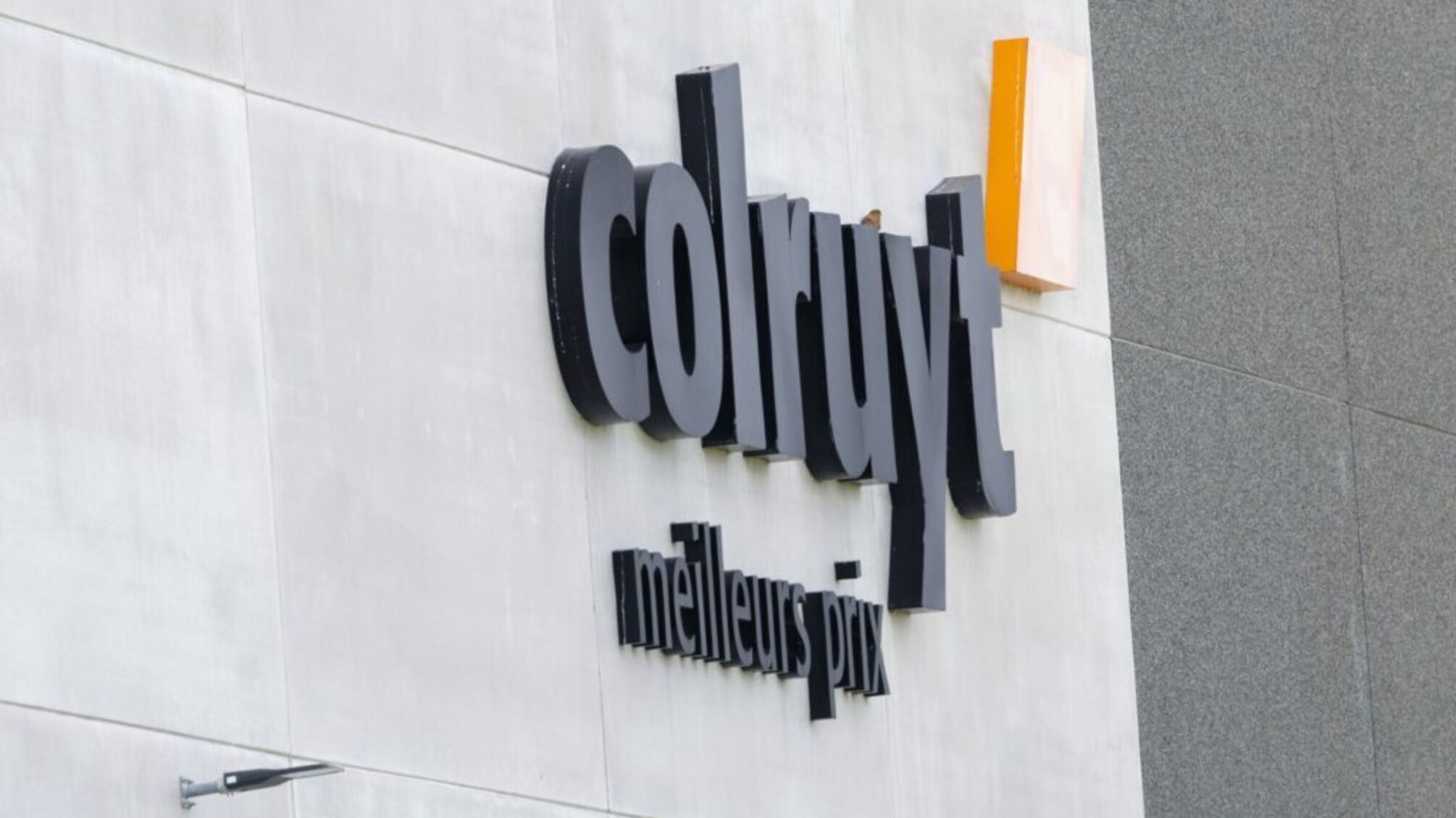 Европа готовится к чрезвычайным ситуациям: в Бельгии уже продают 'наборы выживания' на 24 часа