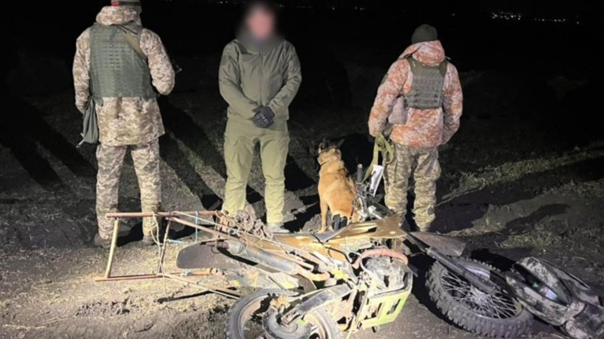 На кроссовом мотоцикле до границы: в Одесской области задержали мужчину, который пытался сбежать по полевым путям