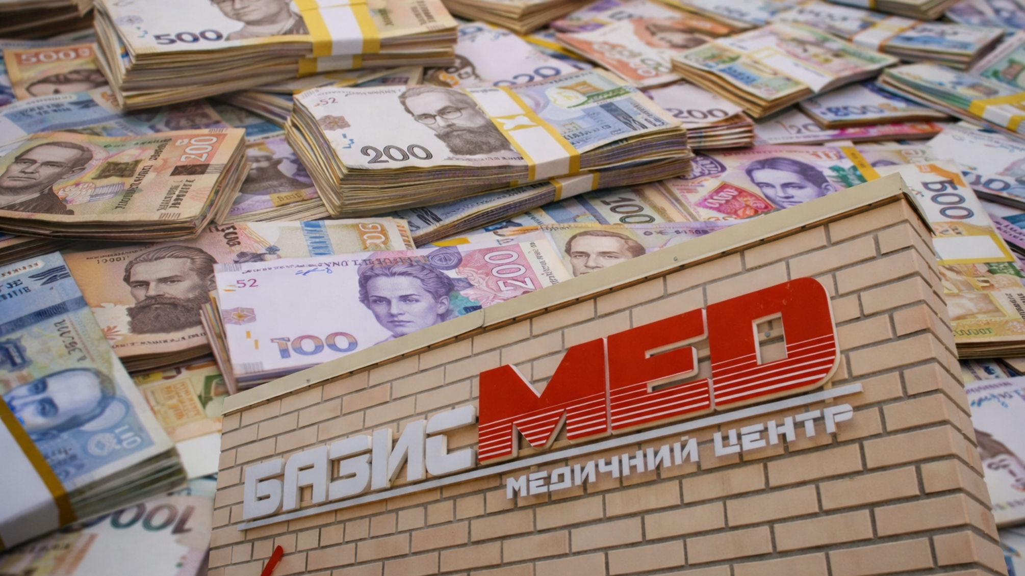 5 миллионов неуплаченных налогов: скандал вокруг медцентра семьи советника мэра Черновцов