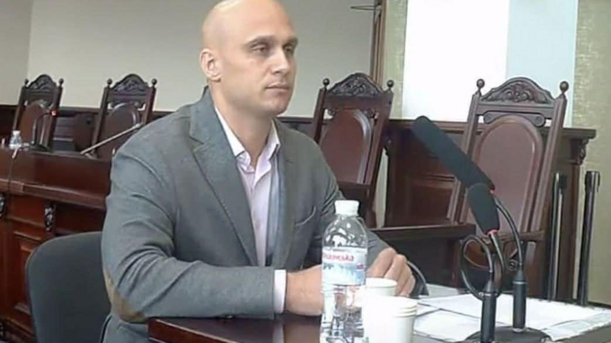 Семья судьи из Днепропетровщины приобрела электрокар за почти 2 млн грн