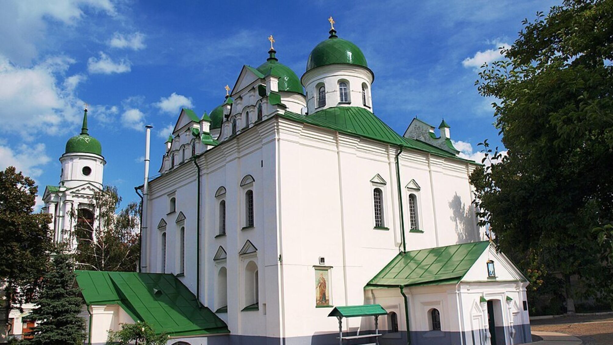 Скандал с реконструкцией монастыря: в Киеве чиновник 'накрутил' 666 тыс грн из бюджета