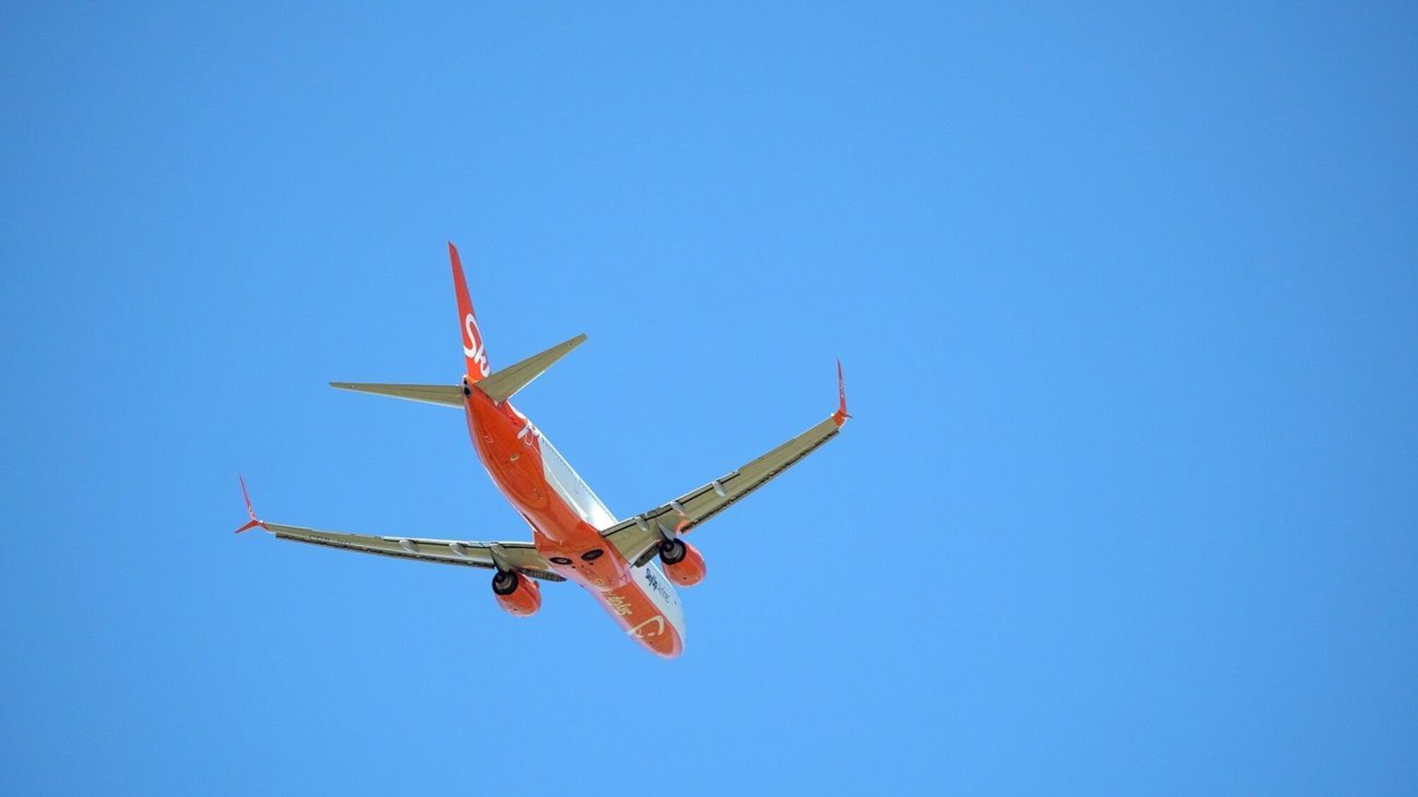 Авіаперельоти під загрозою: у Європі стрімко закінчується пальне